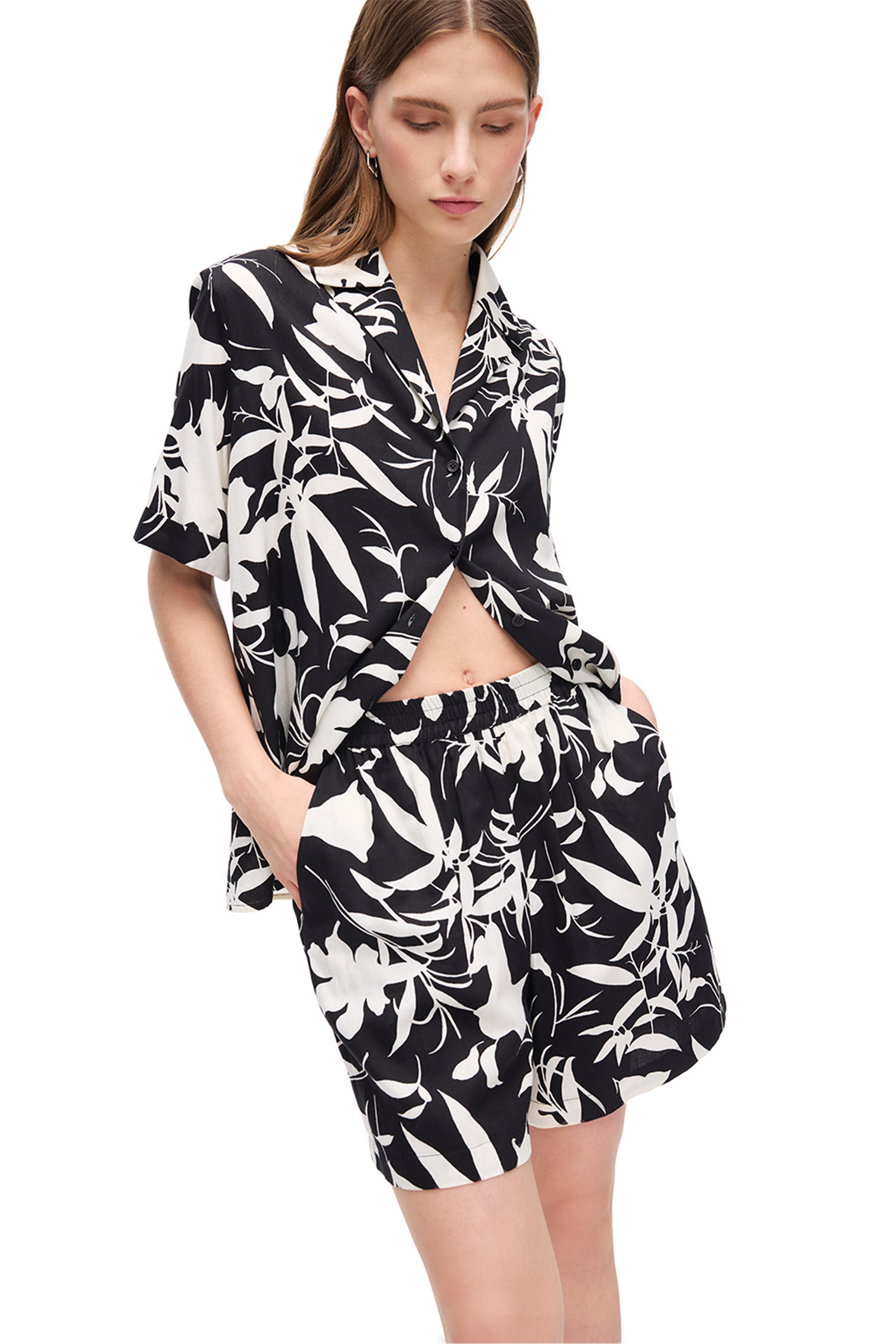 Siyah Beyaz Resort Rahat Kalıp Kısa Kol Gömlek