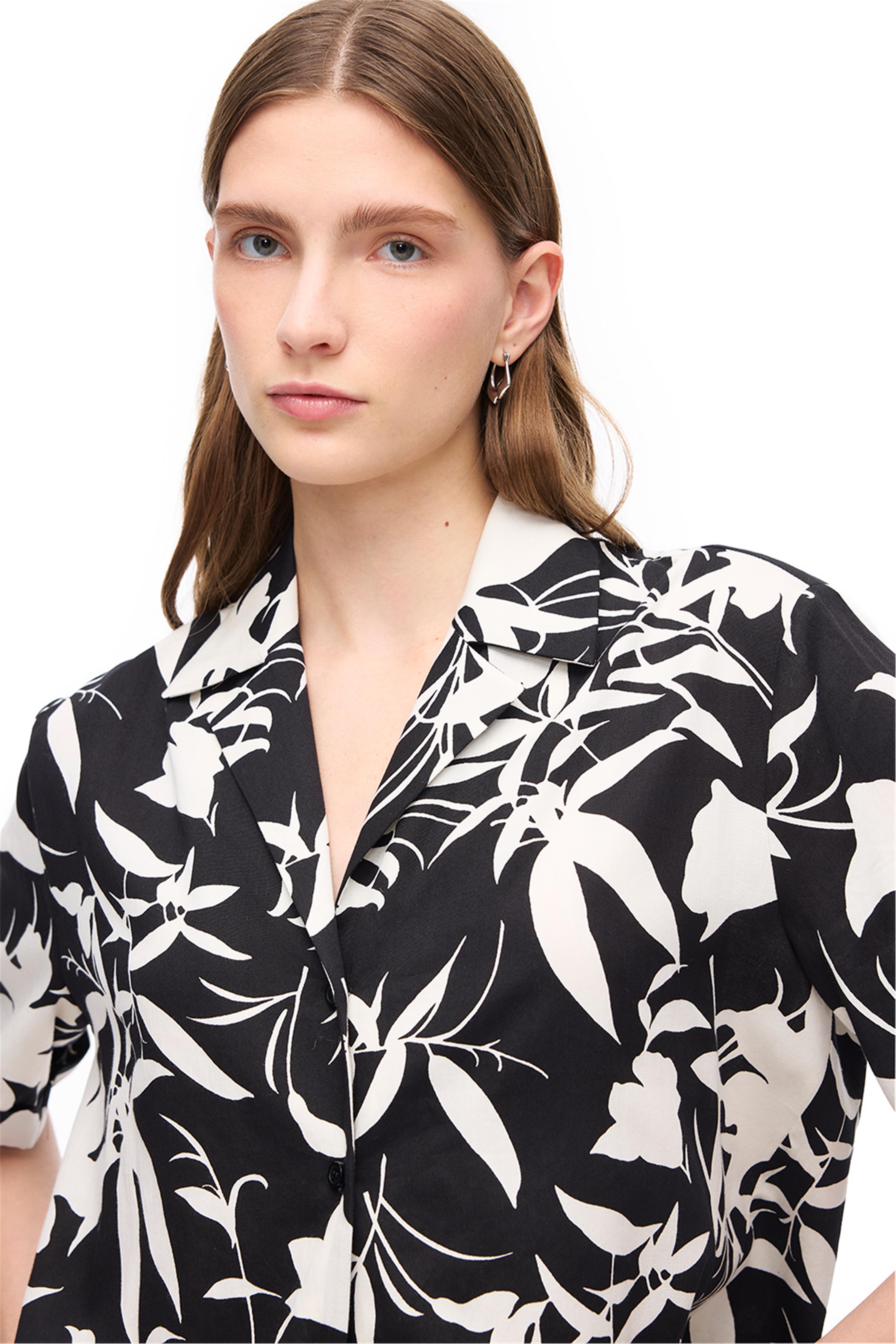 Siyah Beyaz Resort Rahat Kalıp Kısa Kol Gömlek