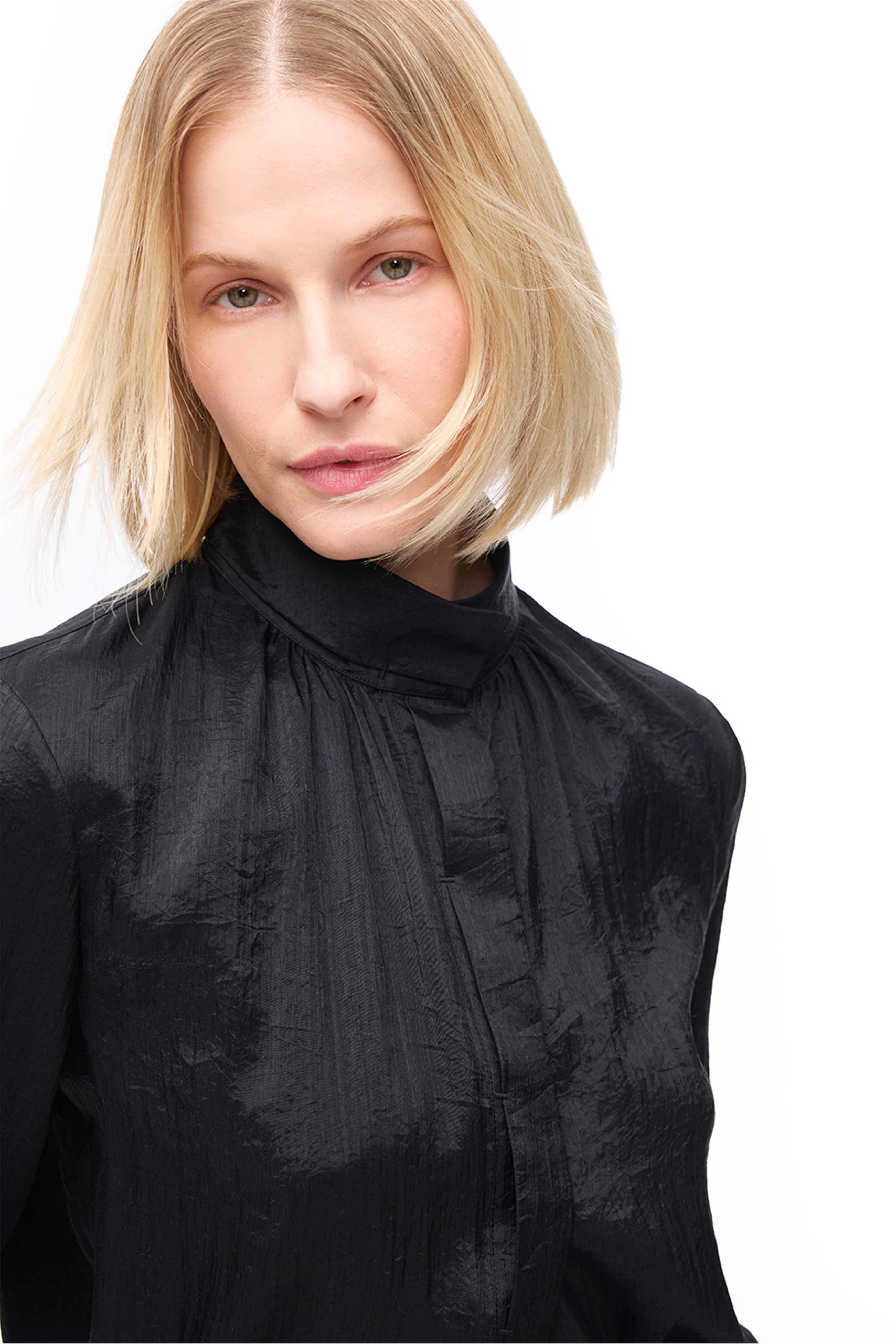 Siyah Düğmeli Uzun Kollu Bluz