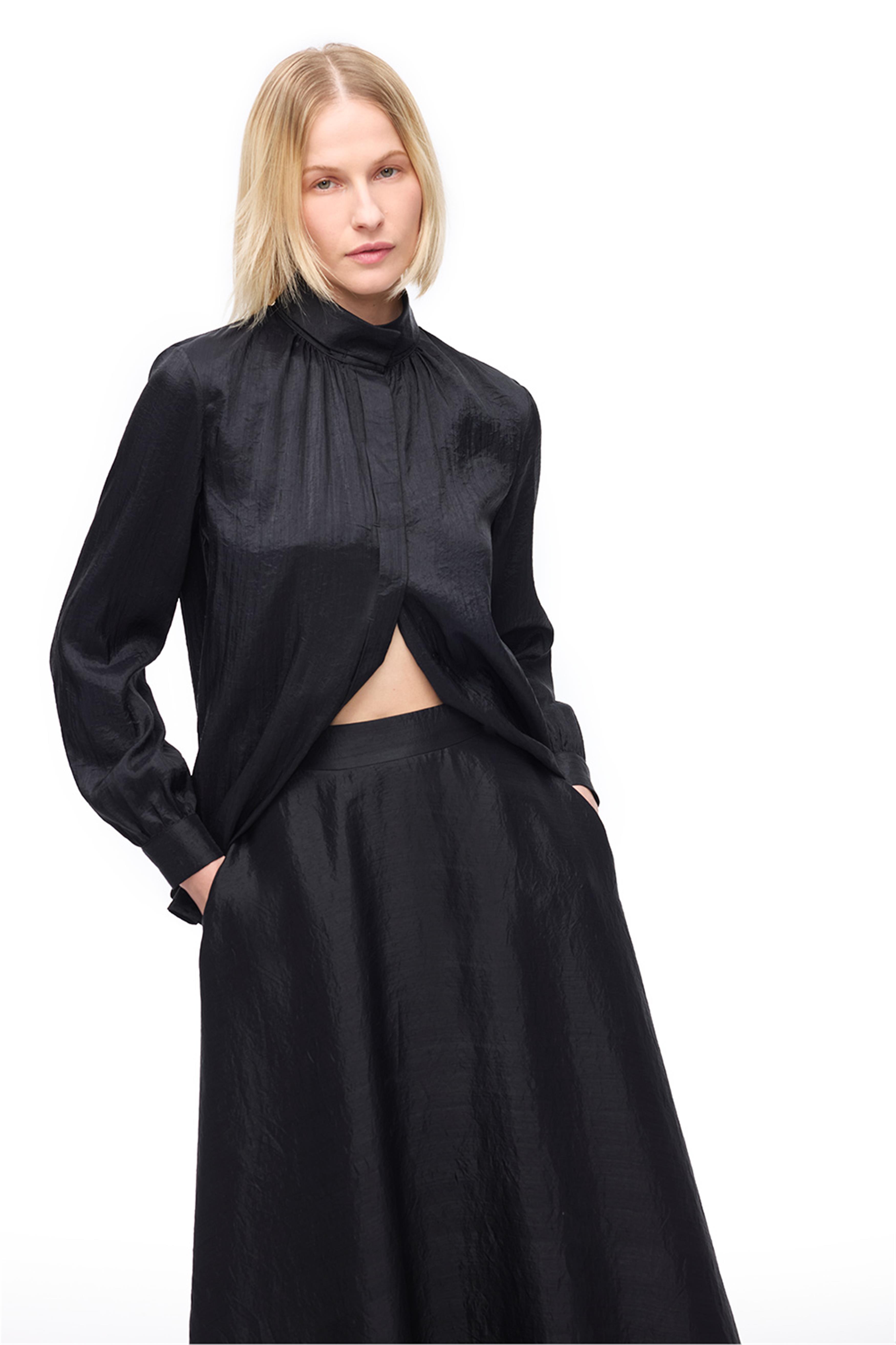 Siyah Düğmeli Uzun Kollu Bluz