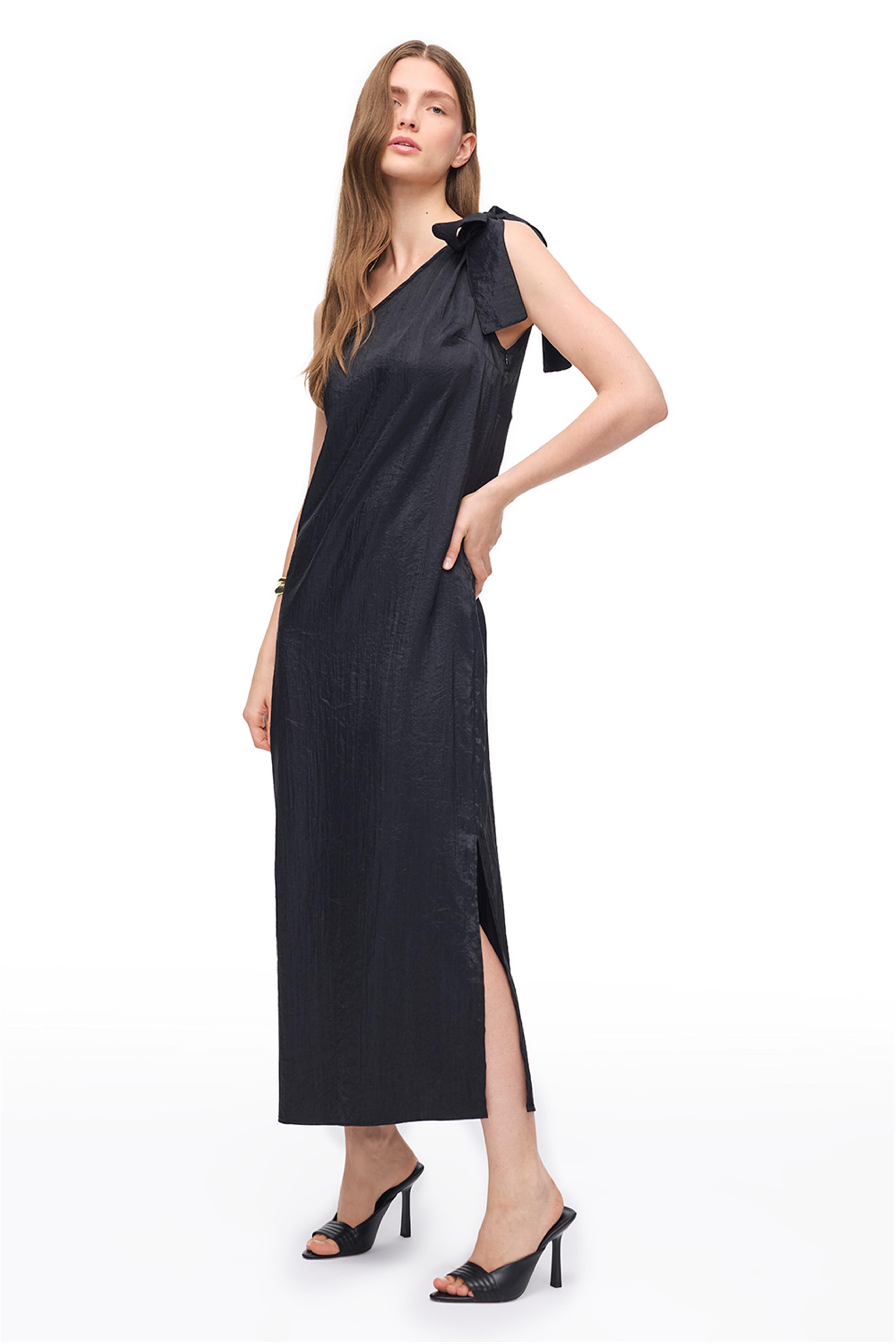 Siyah Düz Formlu Uzun Elbise