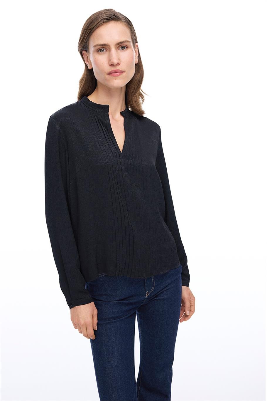 Siyah Hakim Yaka Bluz