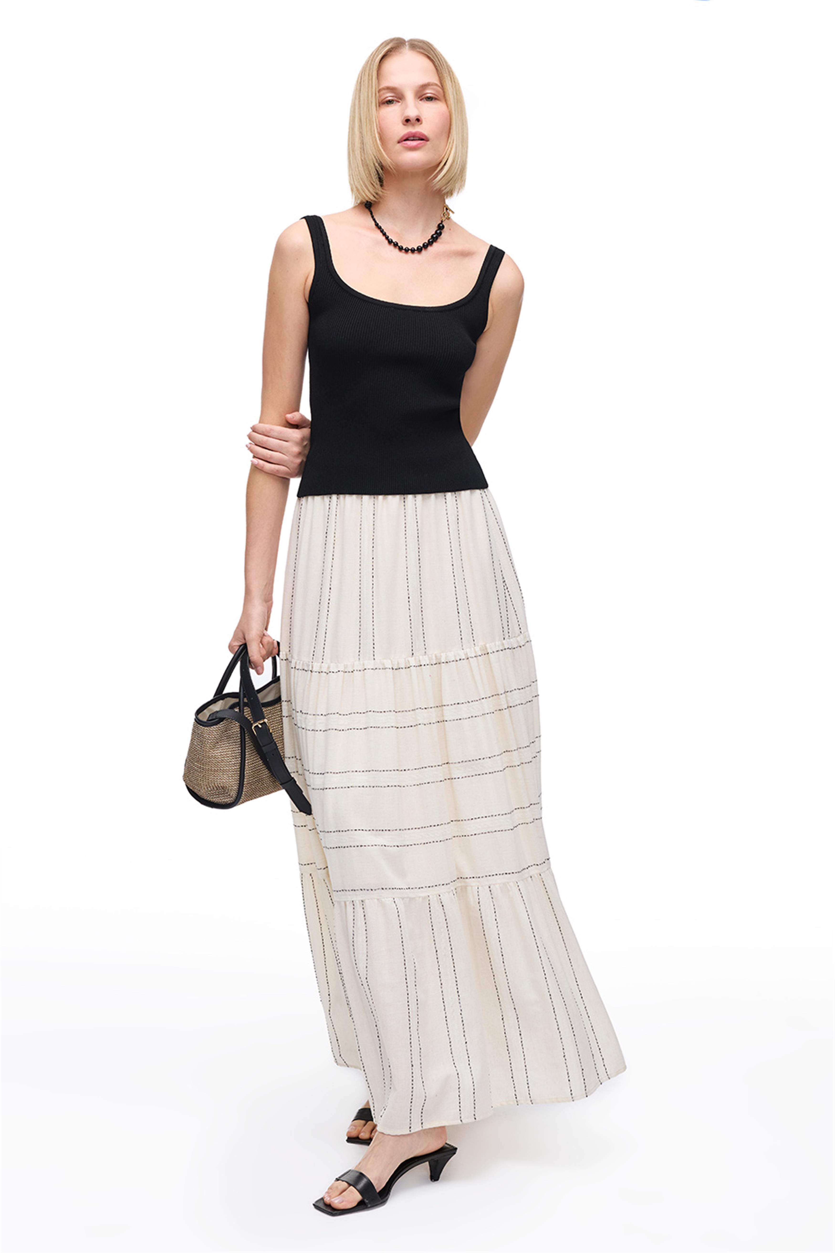 Siyah İnce Askılı Viskon Karışımlı Triko Bluz