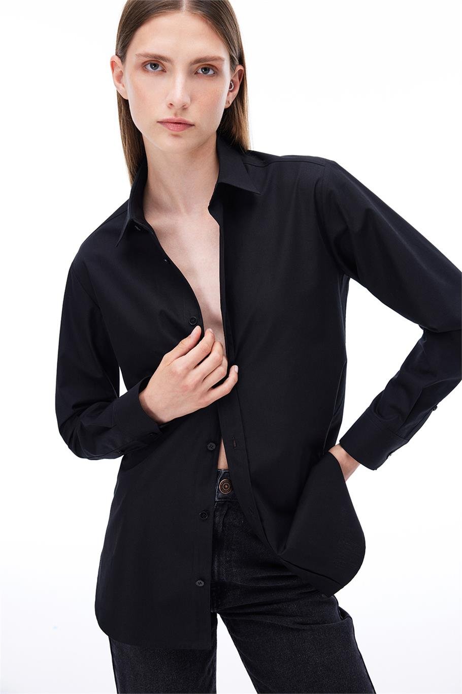 Siyah Klasik Yaka Gömlek