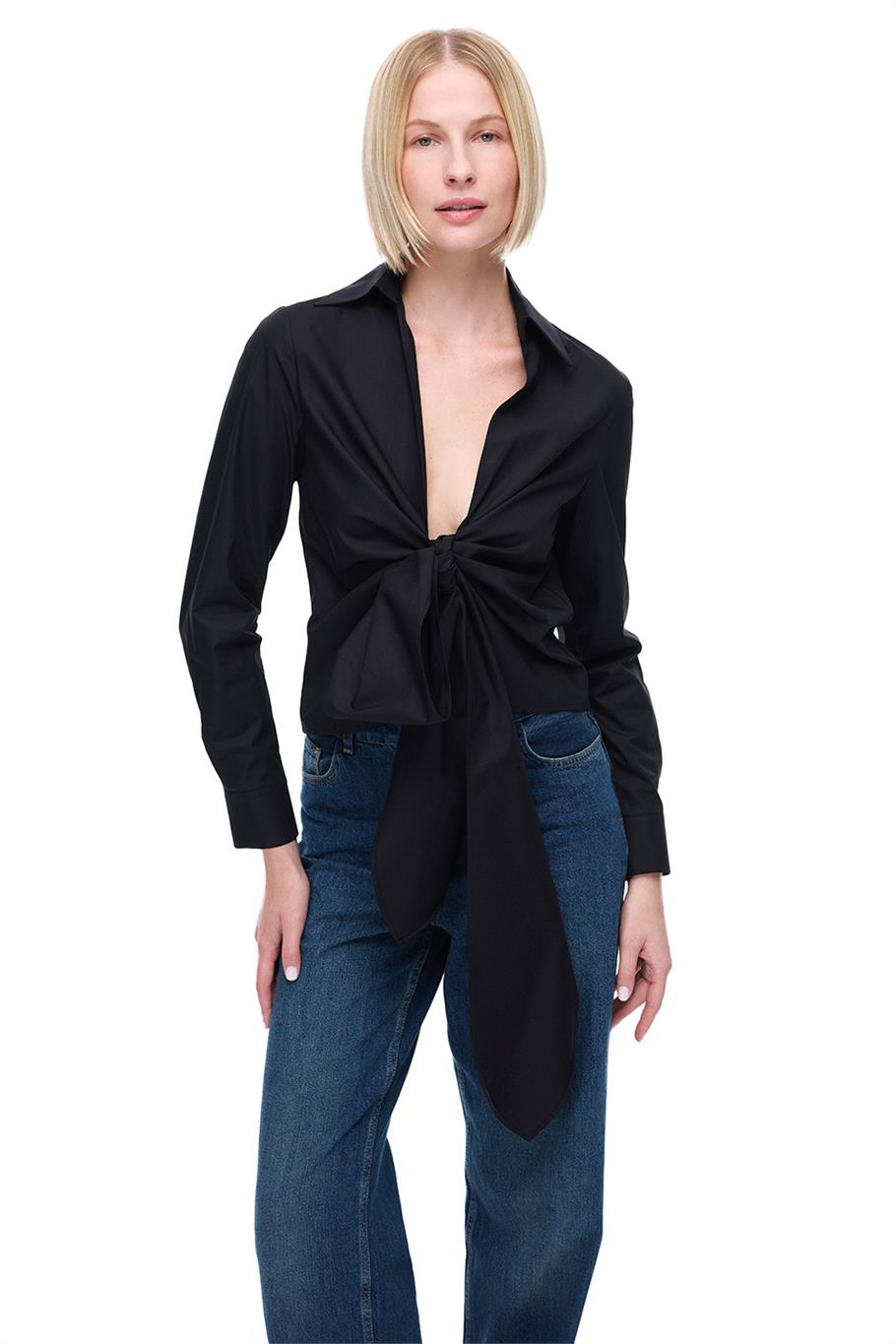 Siyah Klasik Yaka Gömlek