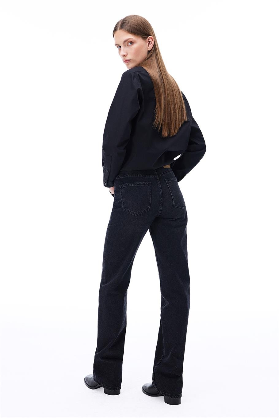 Siyah Klasik Yaka Gömlek