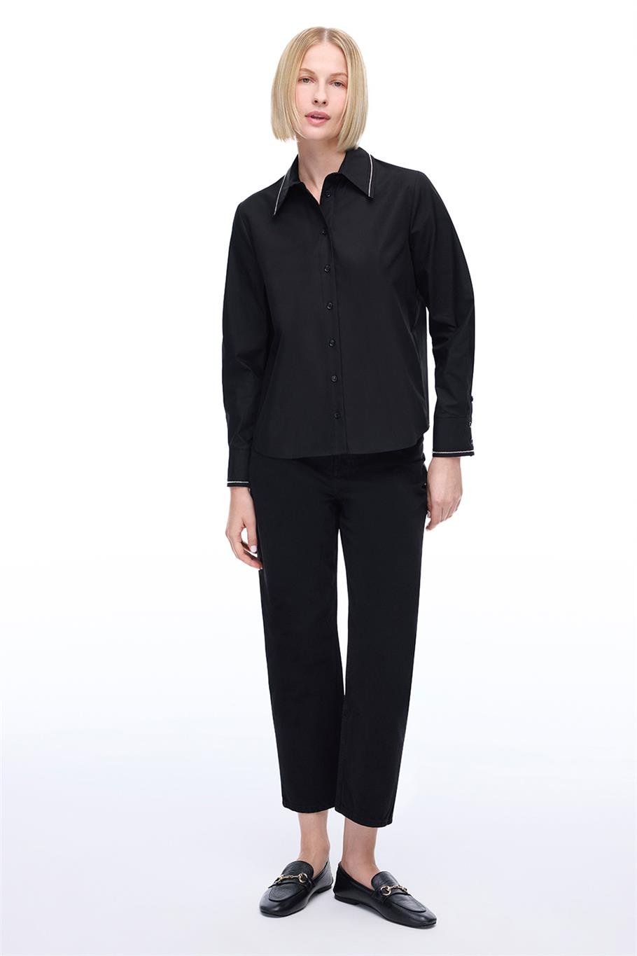 Siyah Klasik Yaka Gömlek
