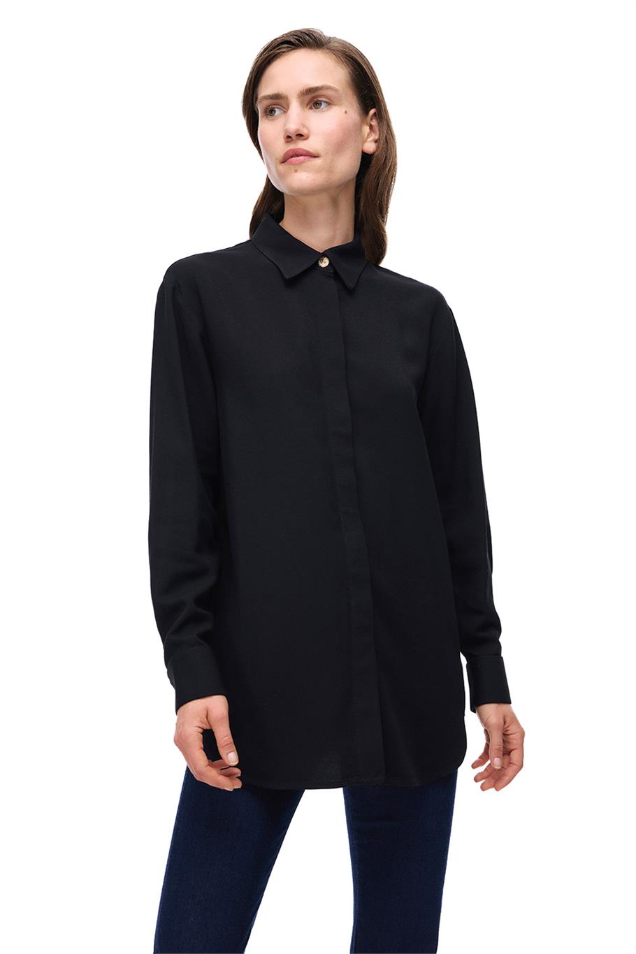 Siyah Klasik Yaka Gömlek