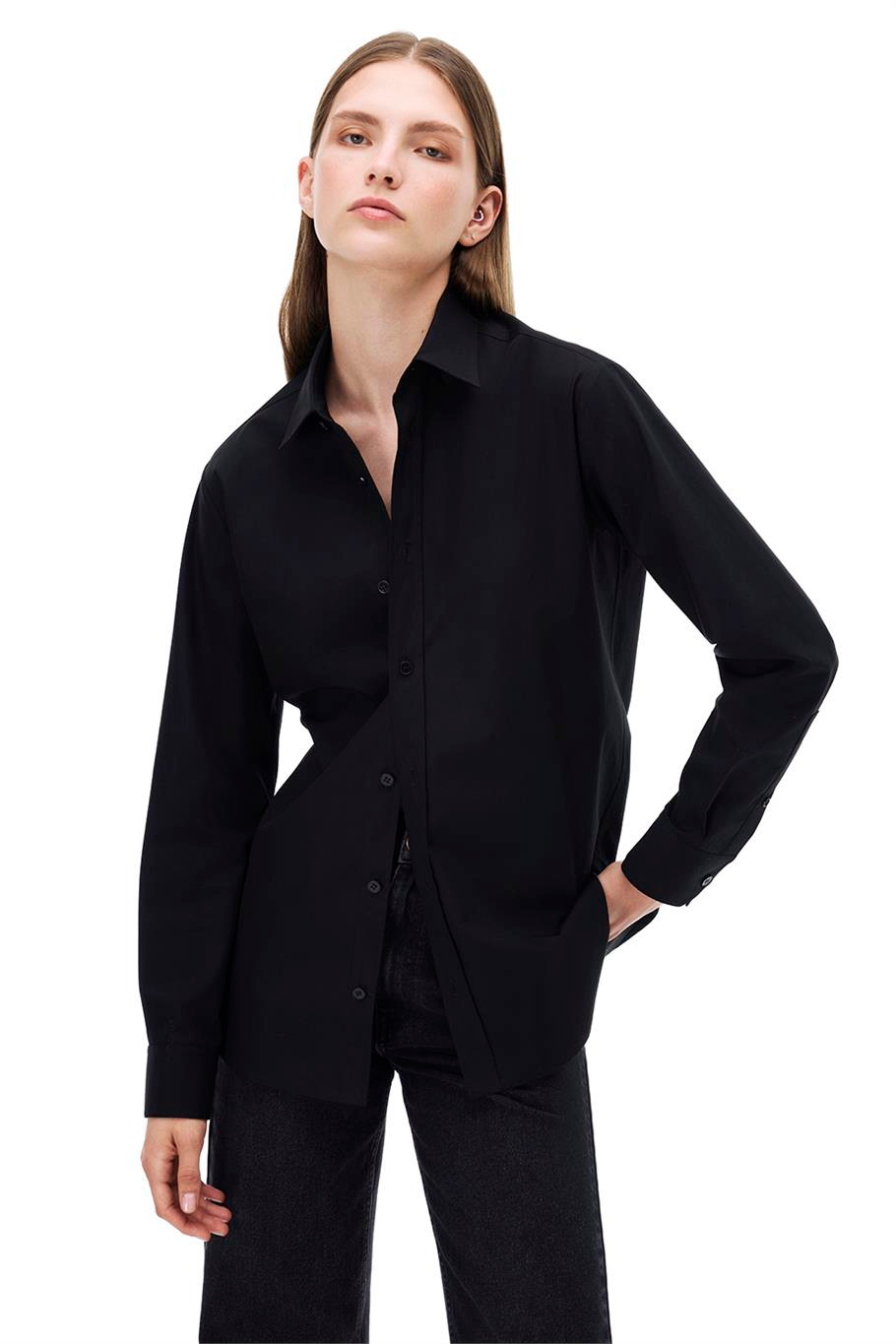 Siyah Klasik Yaka Gömlek