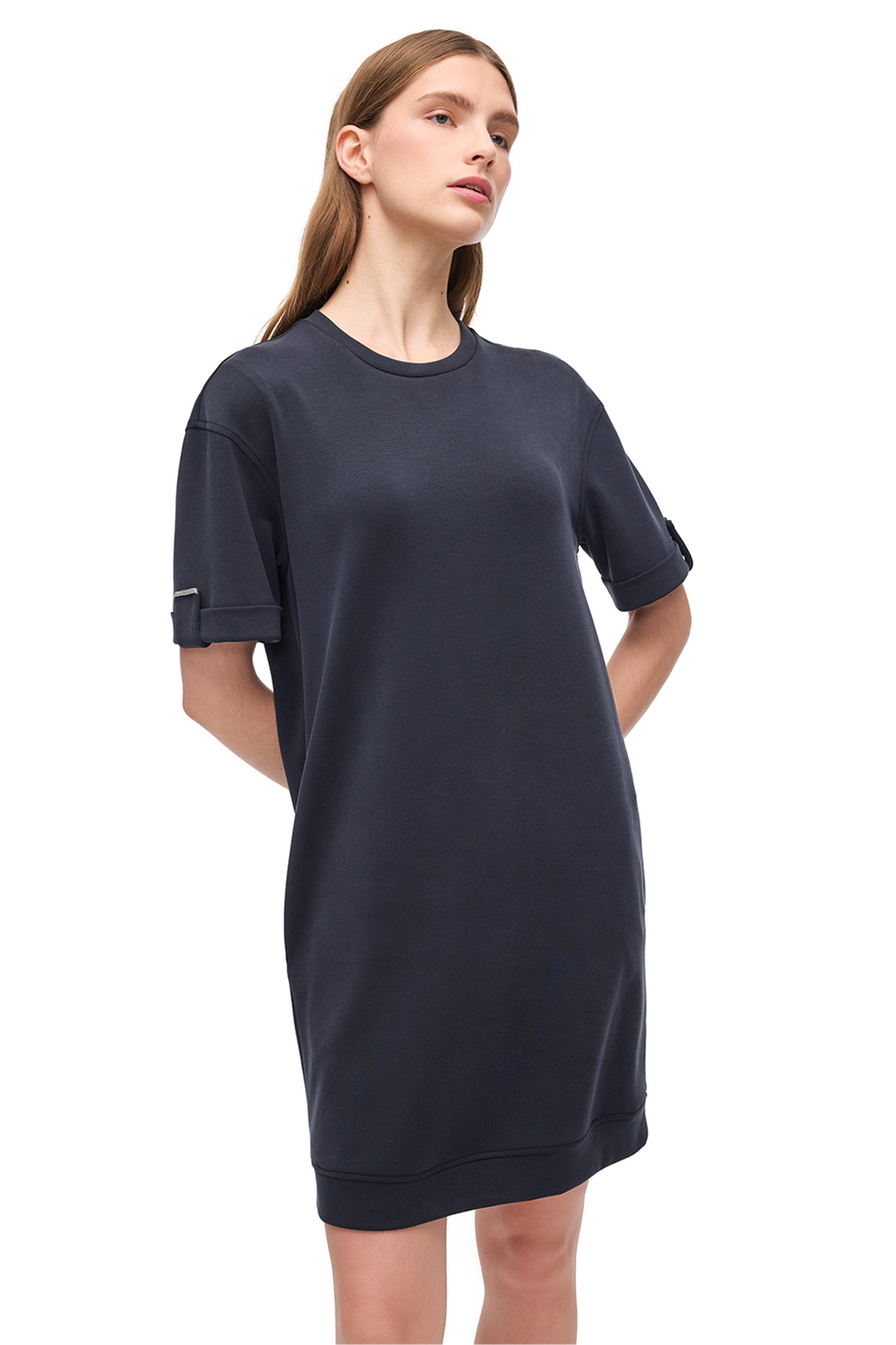 Siyah Rahat Kesim Yuvarlak Yaka Elbise