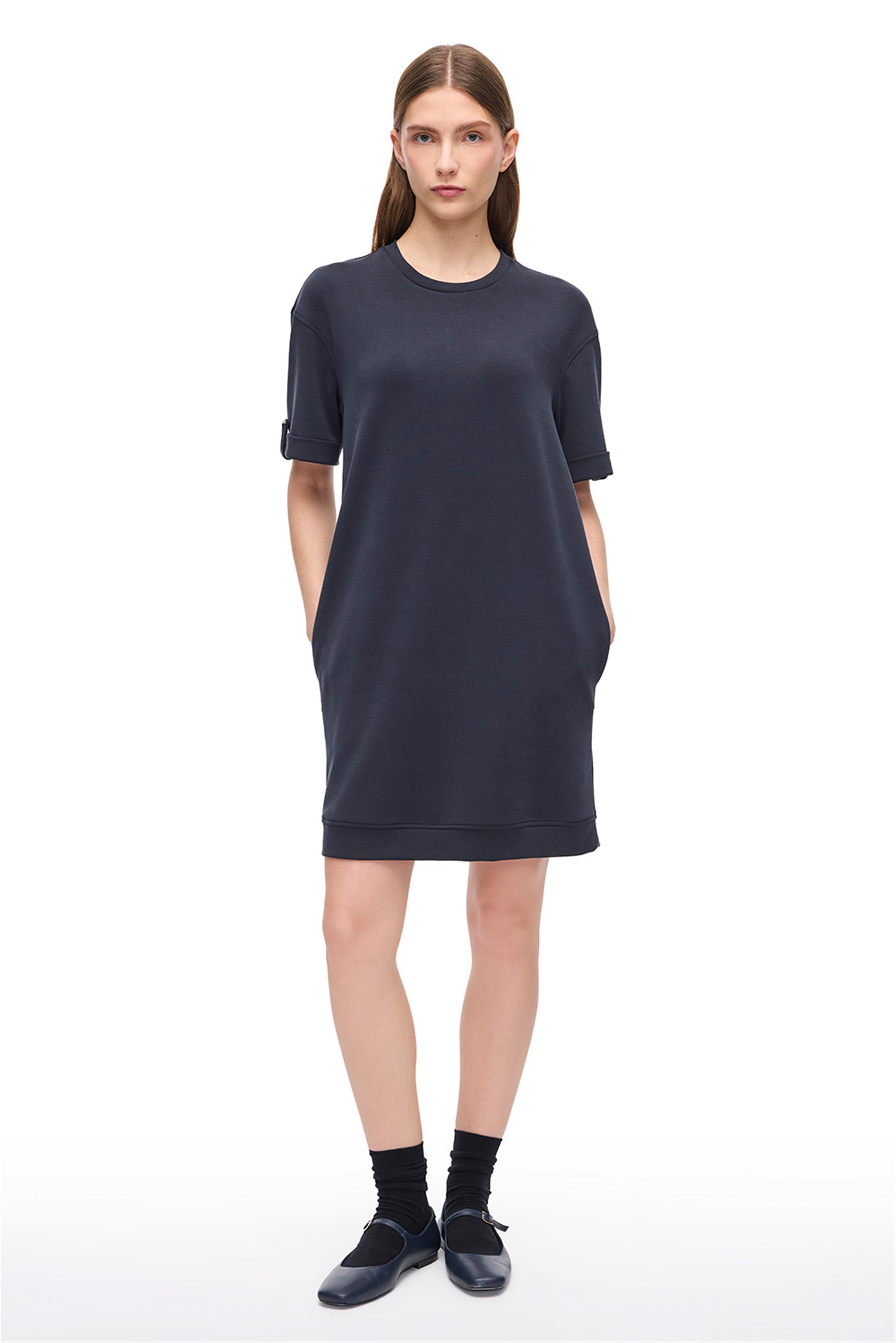 Siyah Rahat Kesim Yuvarlak Yaka Elbise