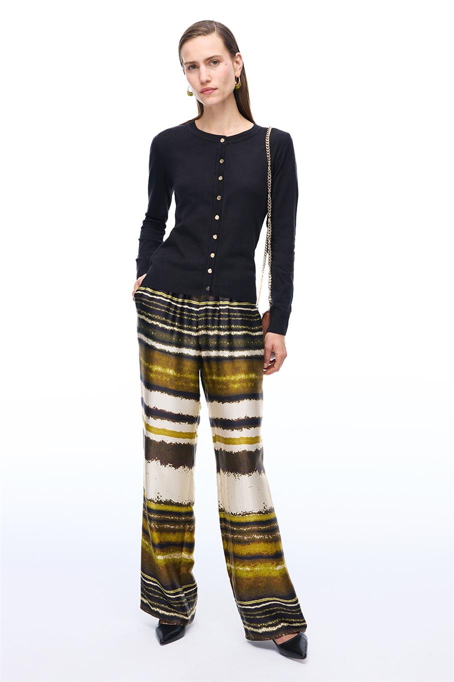 Siyah Triko Rahat Kalıp Bisiklet Yaka Triko Hırka