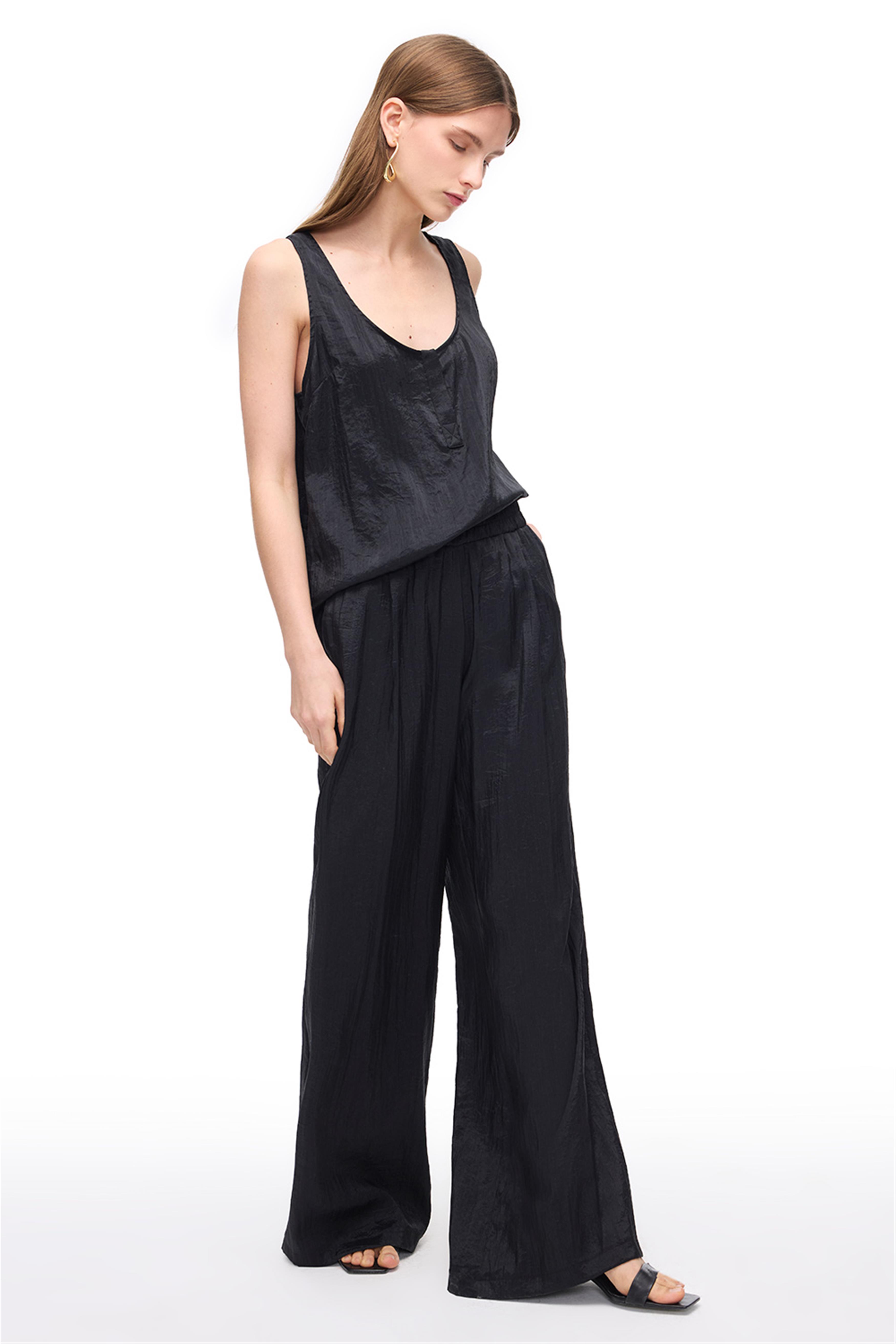 Siyah U-Yaka Askılı Düz Bluz