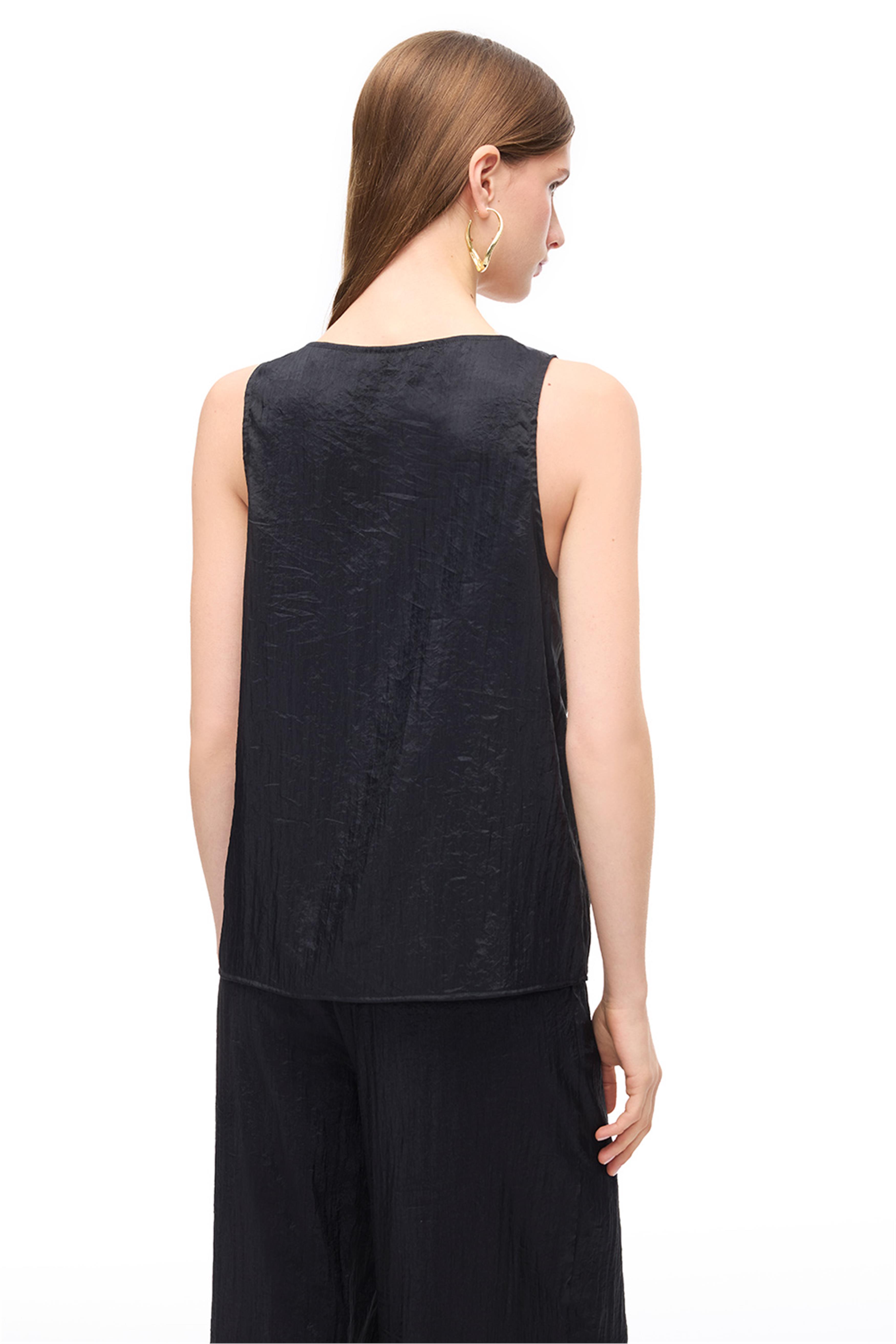 Siyah U-Yaka Askılı Düz Bluz