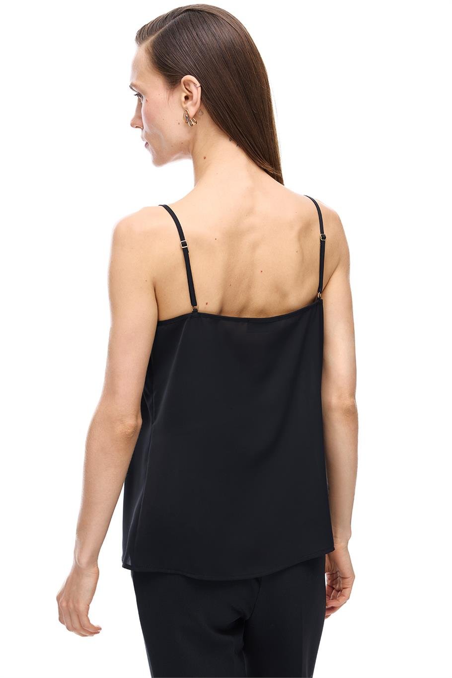 Siyah V-Yaka Askılı Bluz