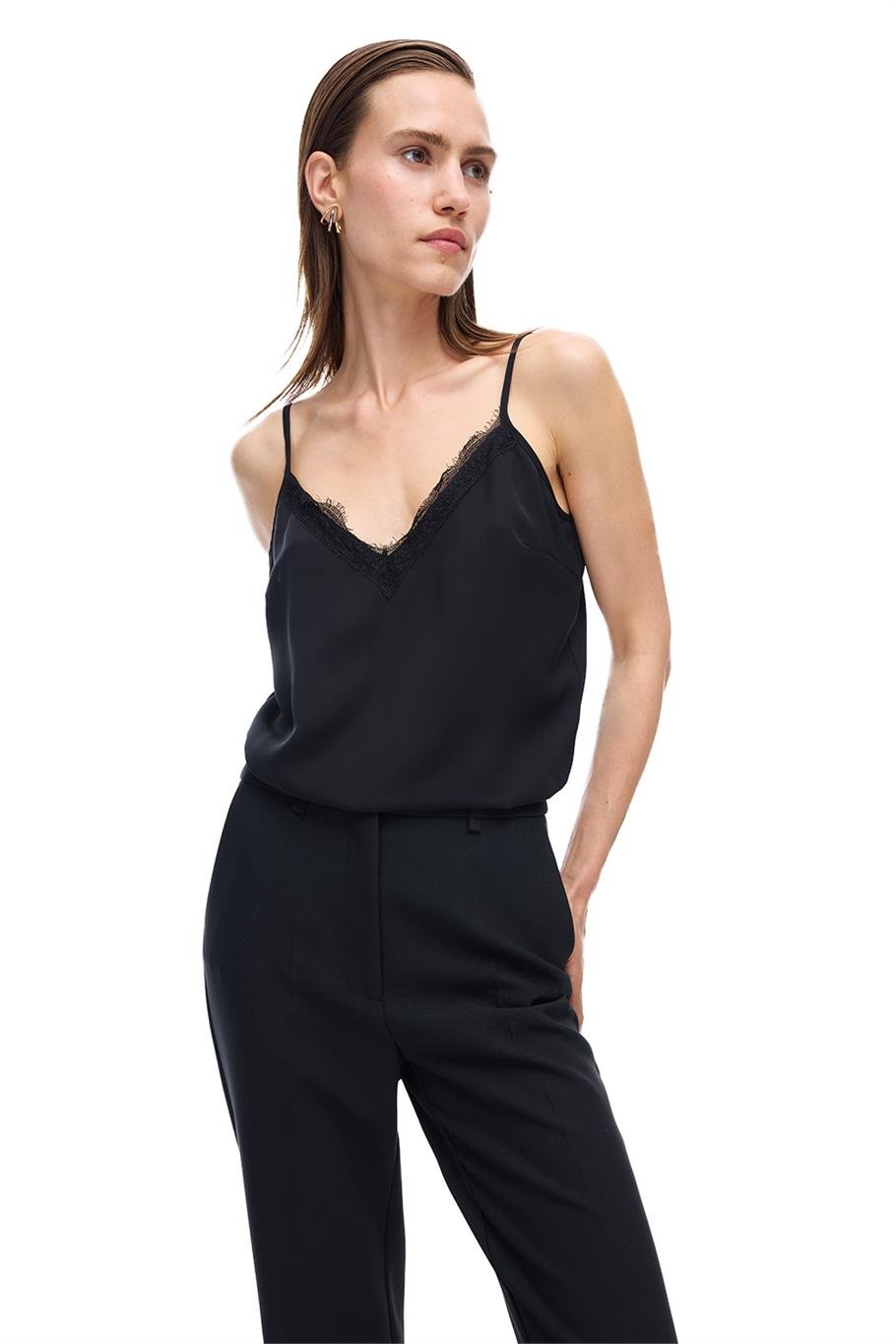 Siyah V-Yaka Askılı Bluz