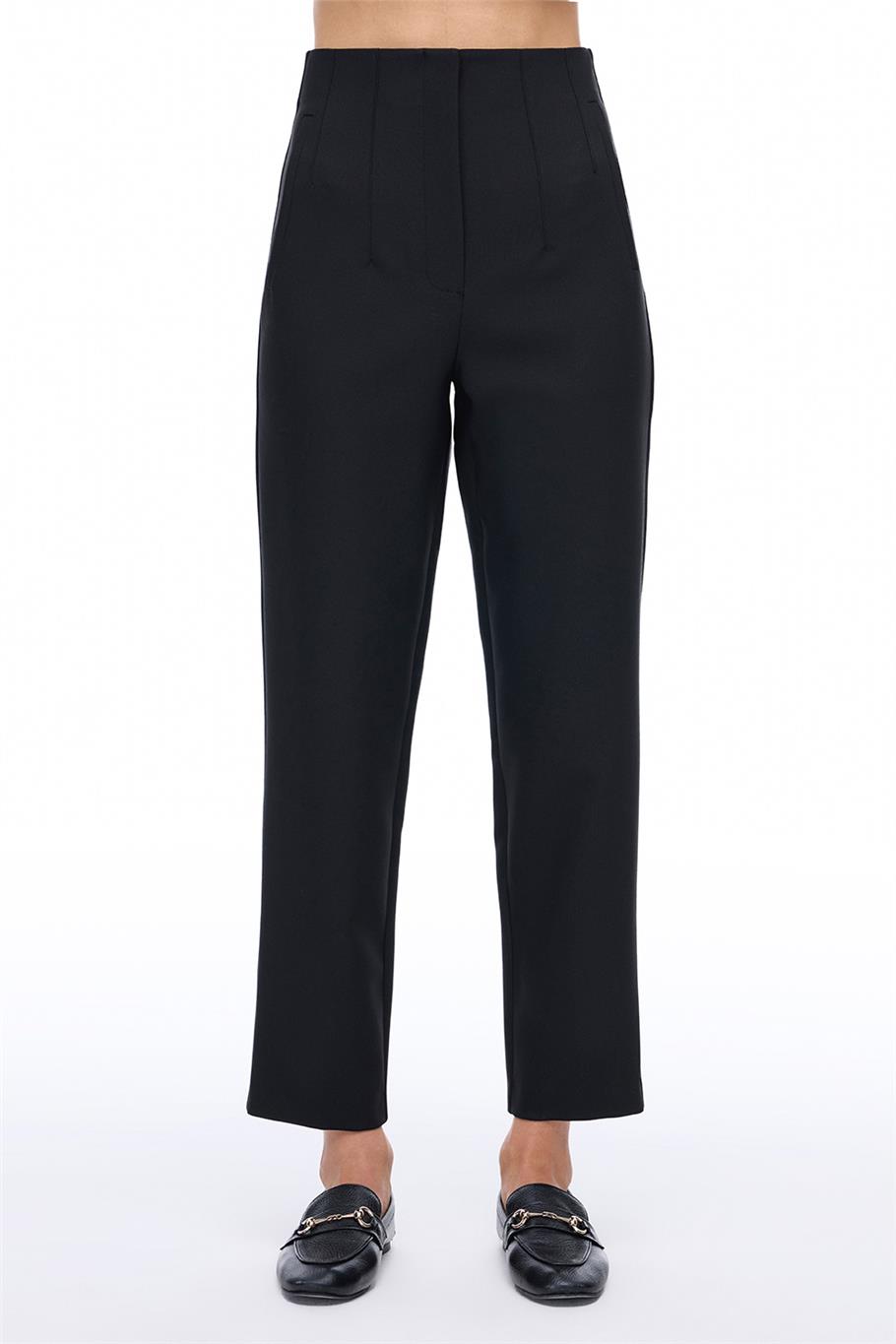 Siyah Yüksek Bel Dar Paça Pantolon