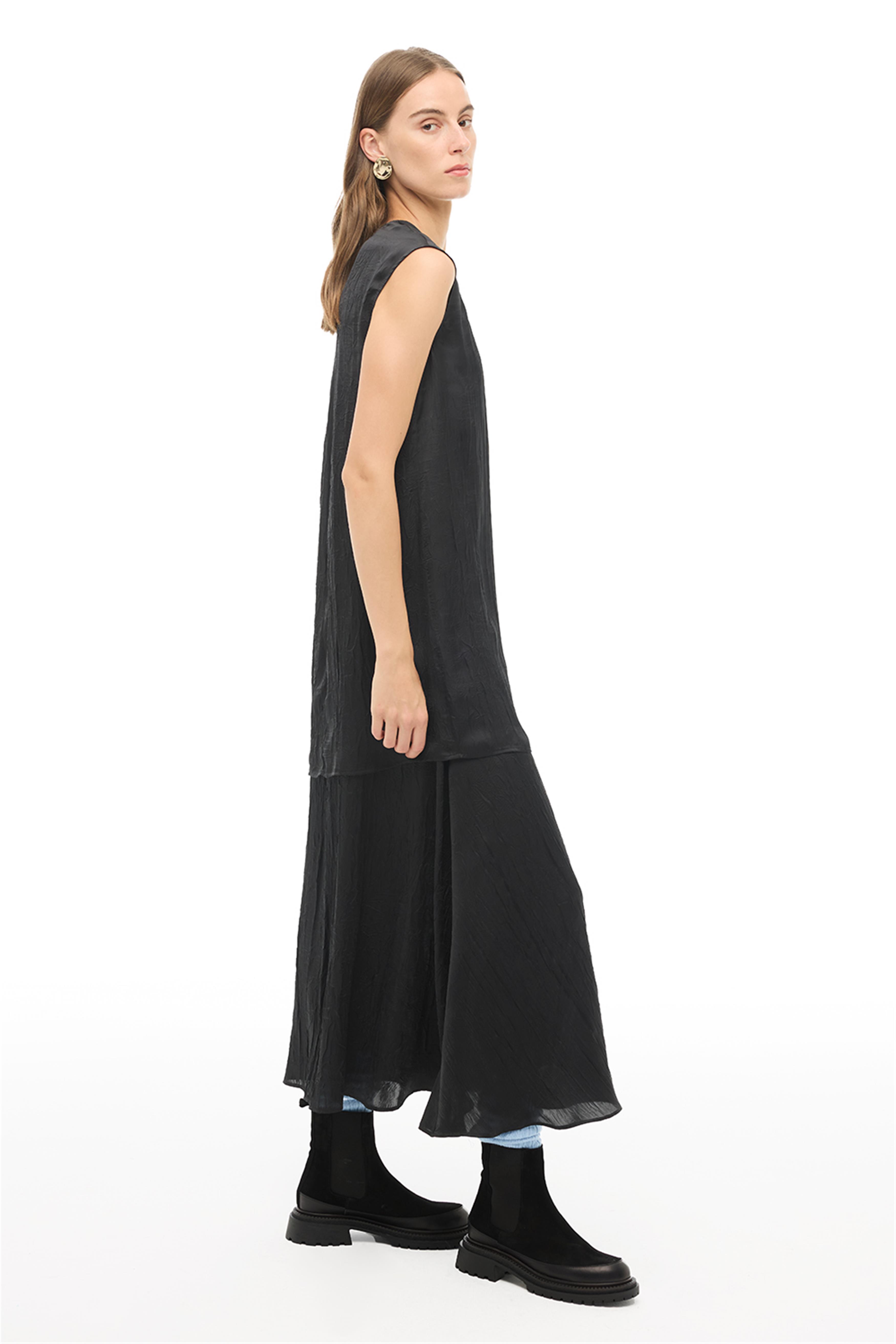 Siyah Yuvarlak Yaka Çiçekli Midi Elbise