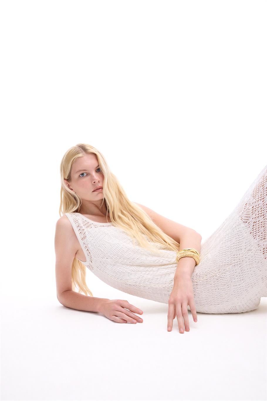 Triko Bele Oturan Bilek Boy Kolsuz U Yaka Bej Elbise