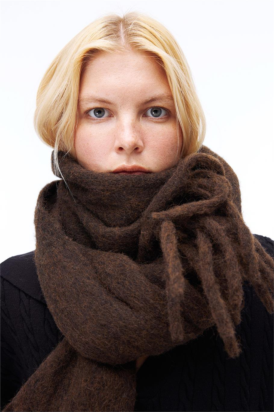 Triko Rahat Kalıp Standart Boy Düşük Kollu Kapüşonlu Siyah Kazak