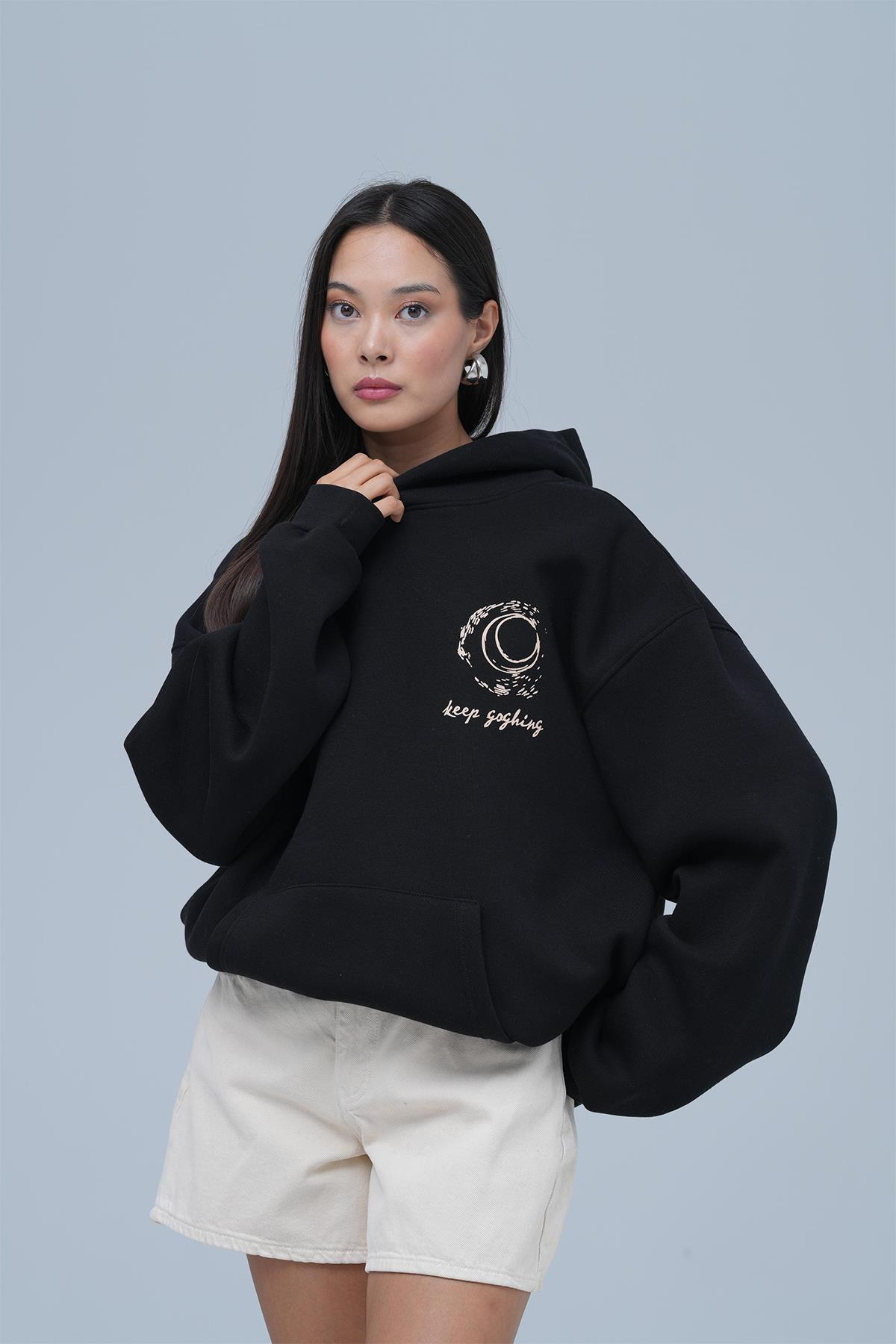 Beyond the Frame Oversize Sweatshirt Kadın Siyah