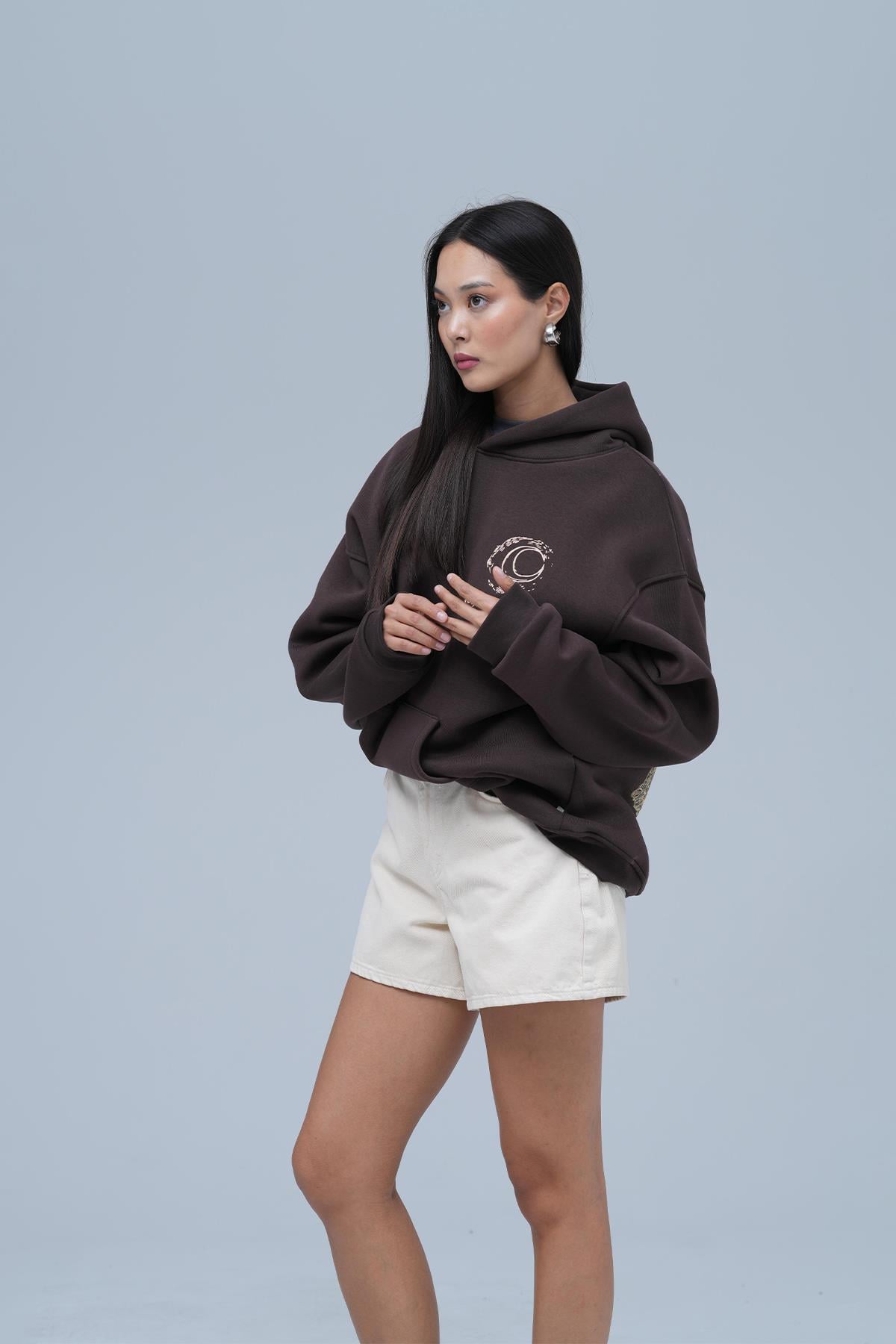 Beyond the Frame Oversize Sweatshirt Kadın Kahverengi