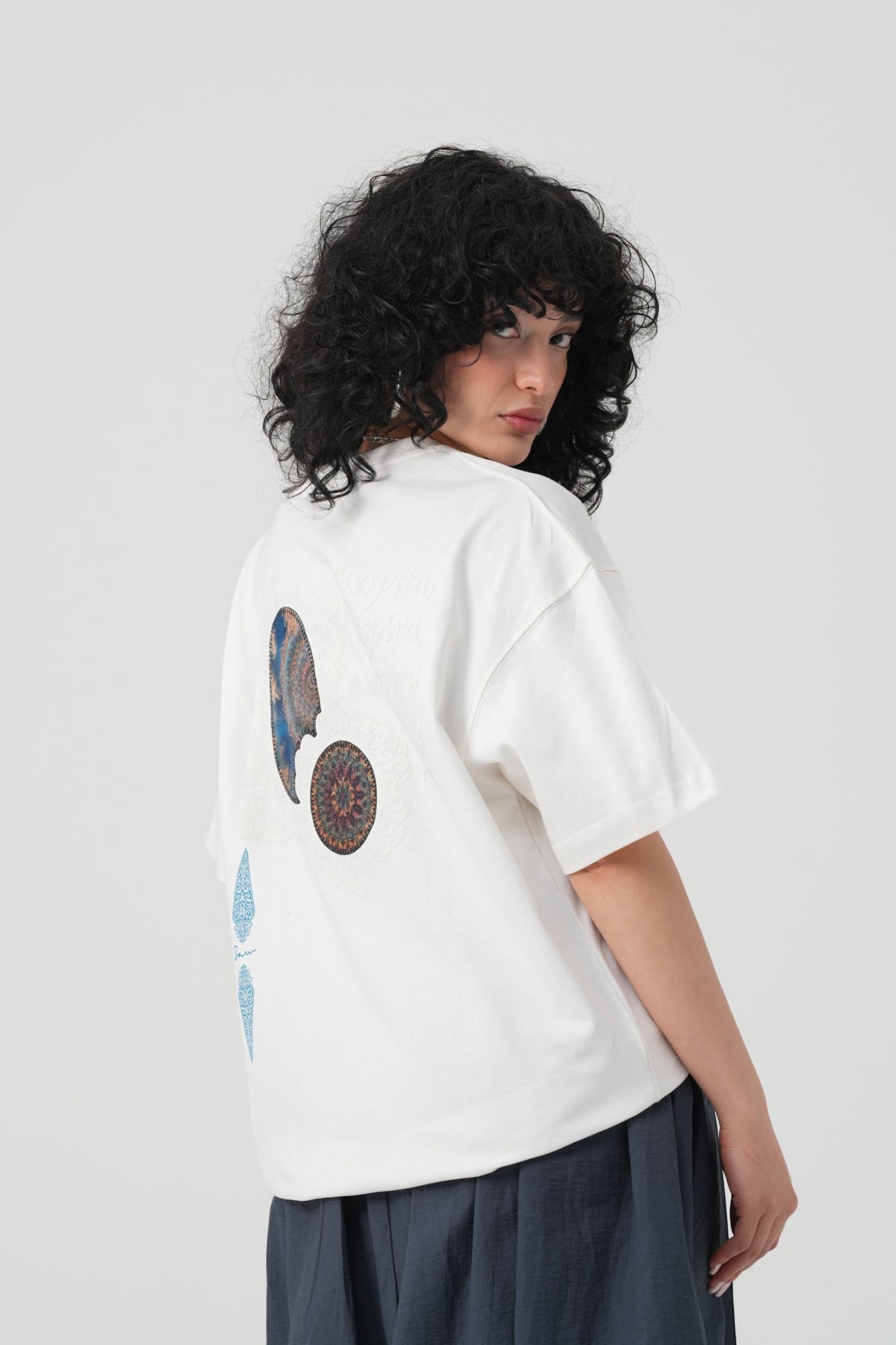 Mandala Aura Oversize Kadın Tişört Ekru