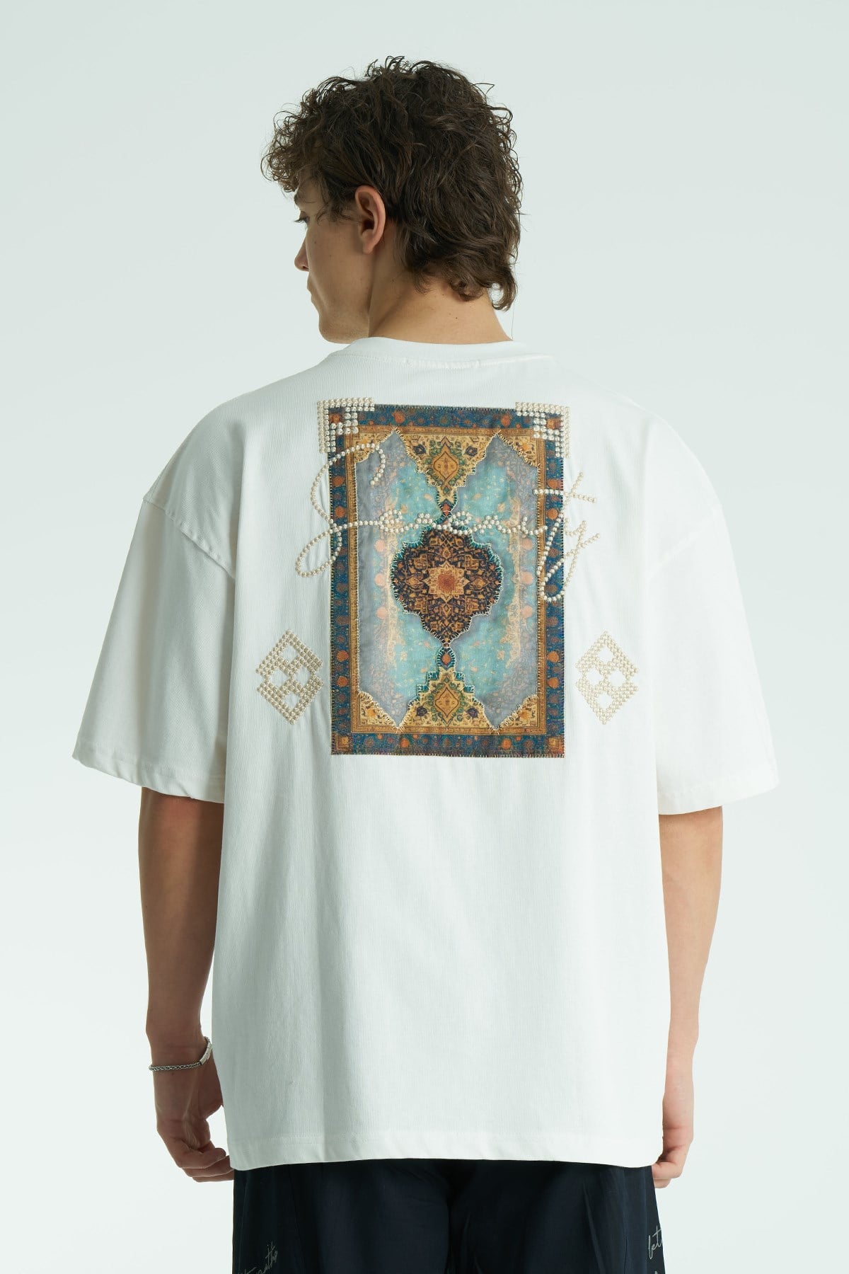 Medallion Oversize Erkek Tişört Ekru