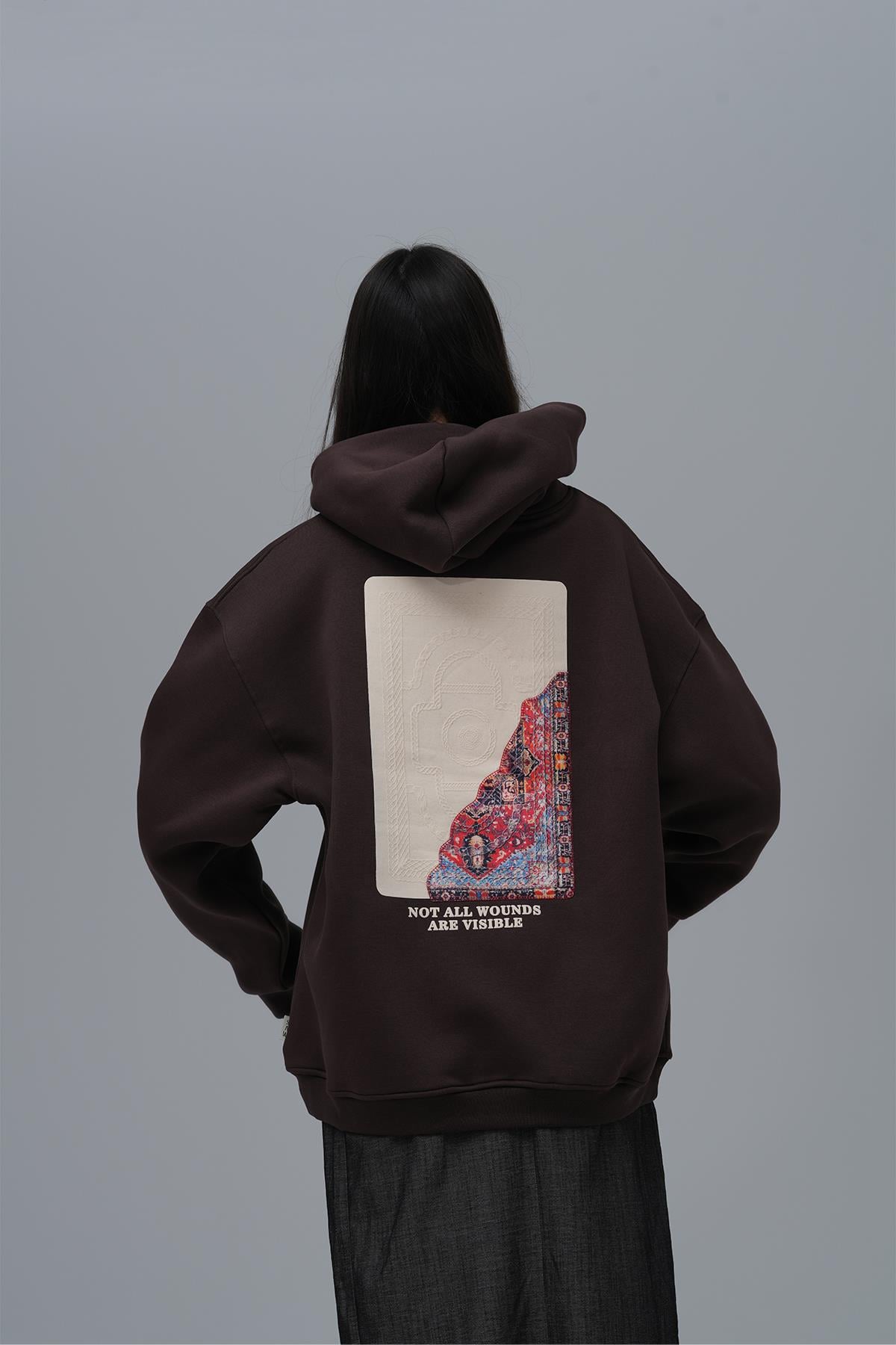 Not All Wounds Are Visible Oversize Sweatshirt Kadın Kahverengi