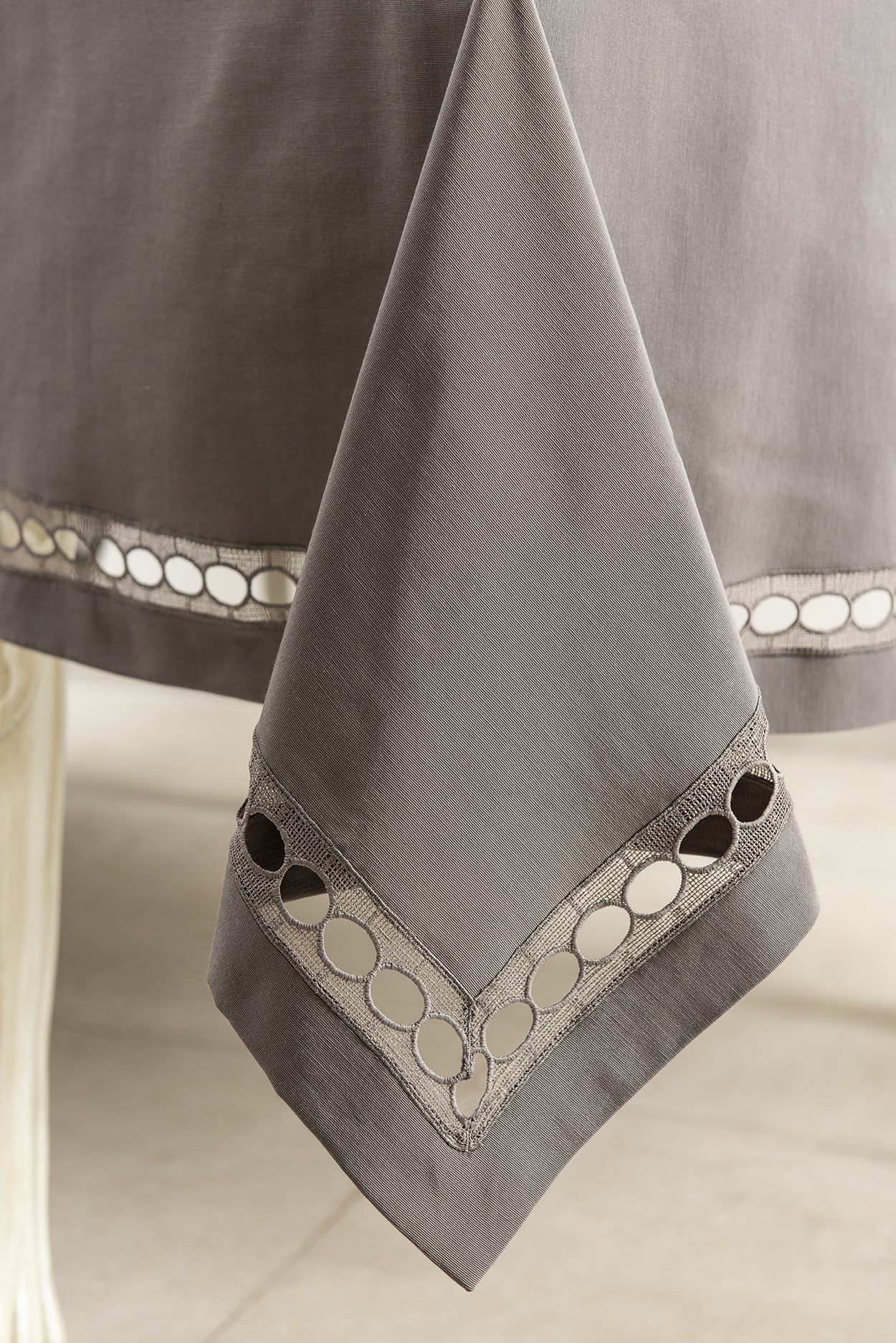 DANTELLİ MASA ÖRTÜSÜ PAMİNA ANTRASİT 160*260
