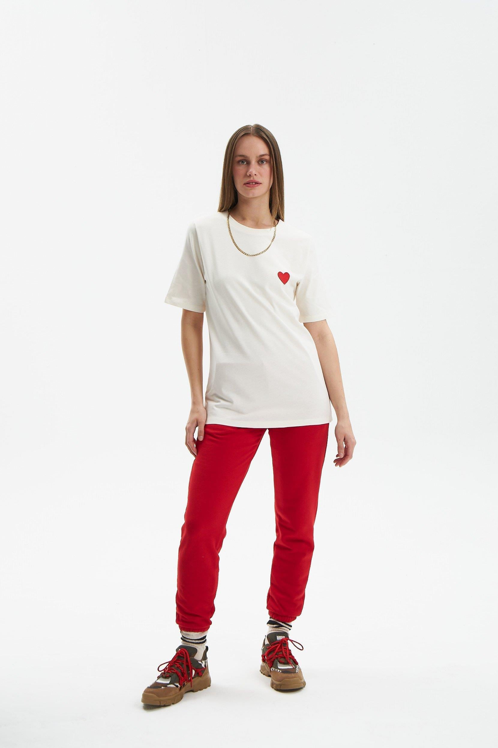Nakışlı T-shirt-Ekru Kalp
