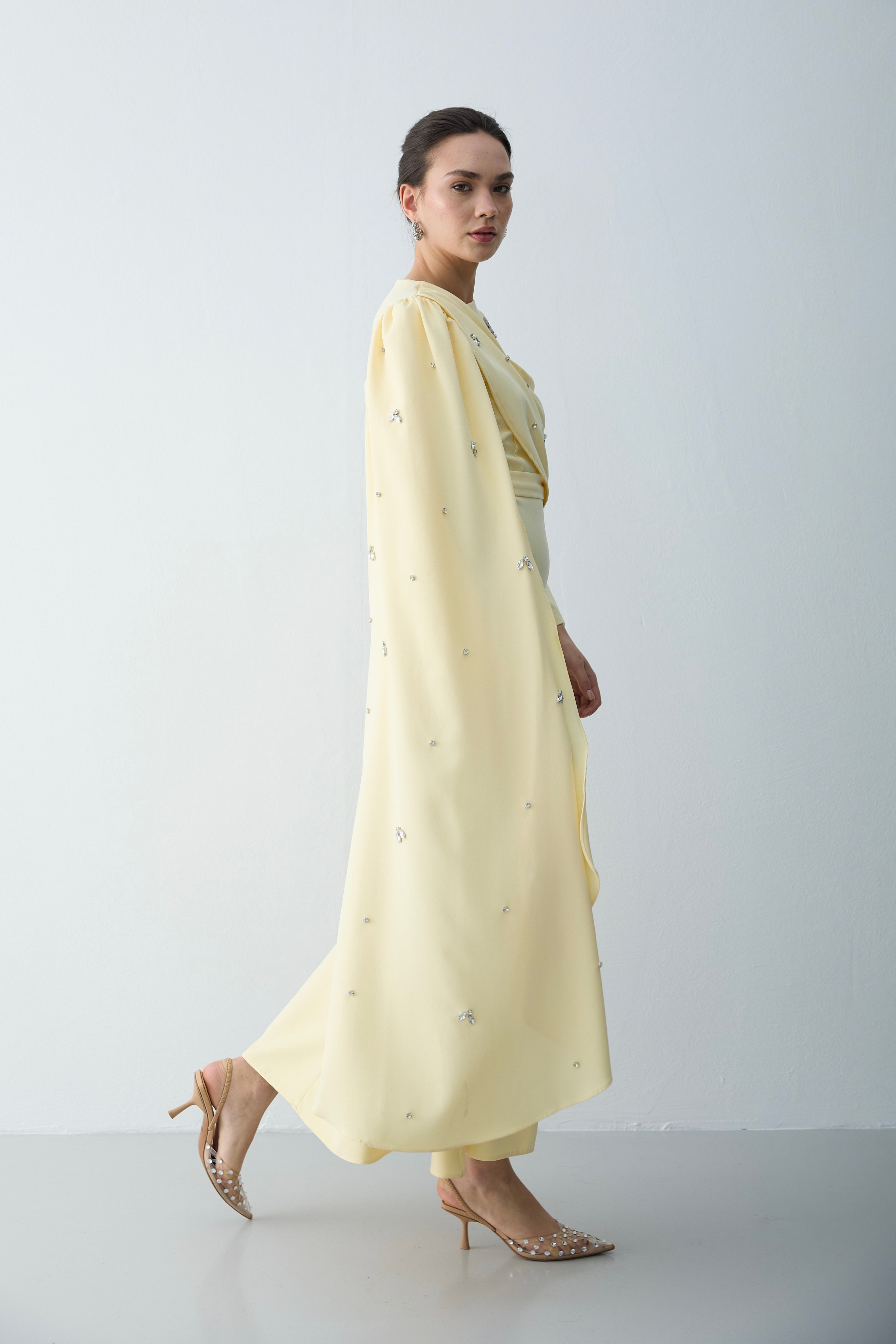 Tek Omuz Pelerinli Taşlı Abiye Butter Yellow