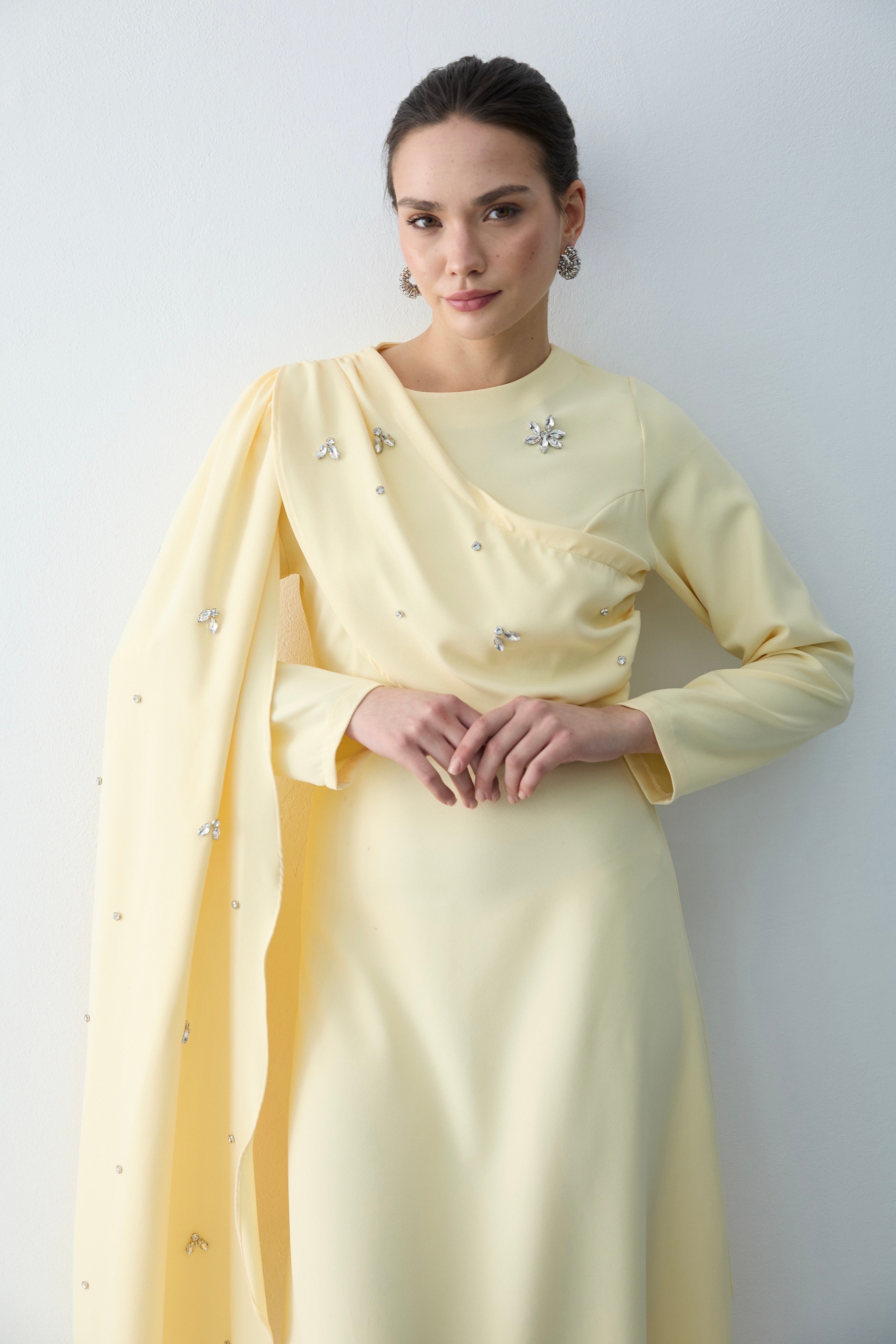 Tek Omuz Pelerinli Taşlı Abiye Butter Yellow