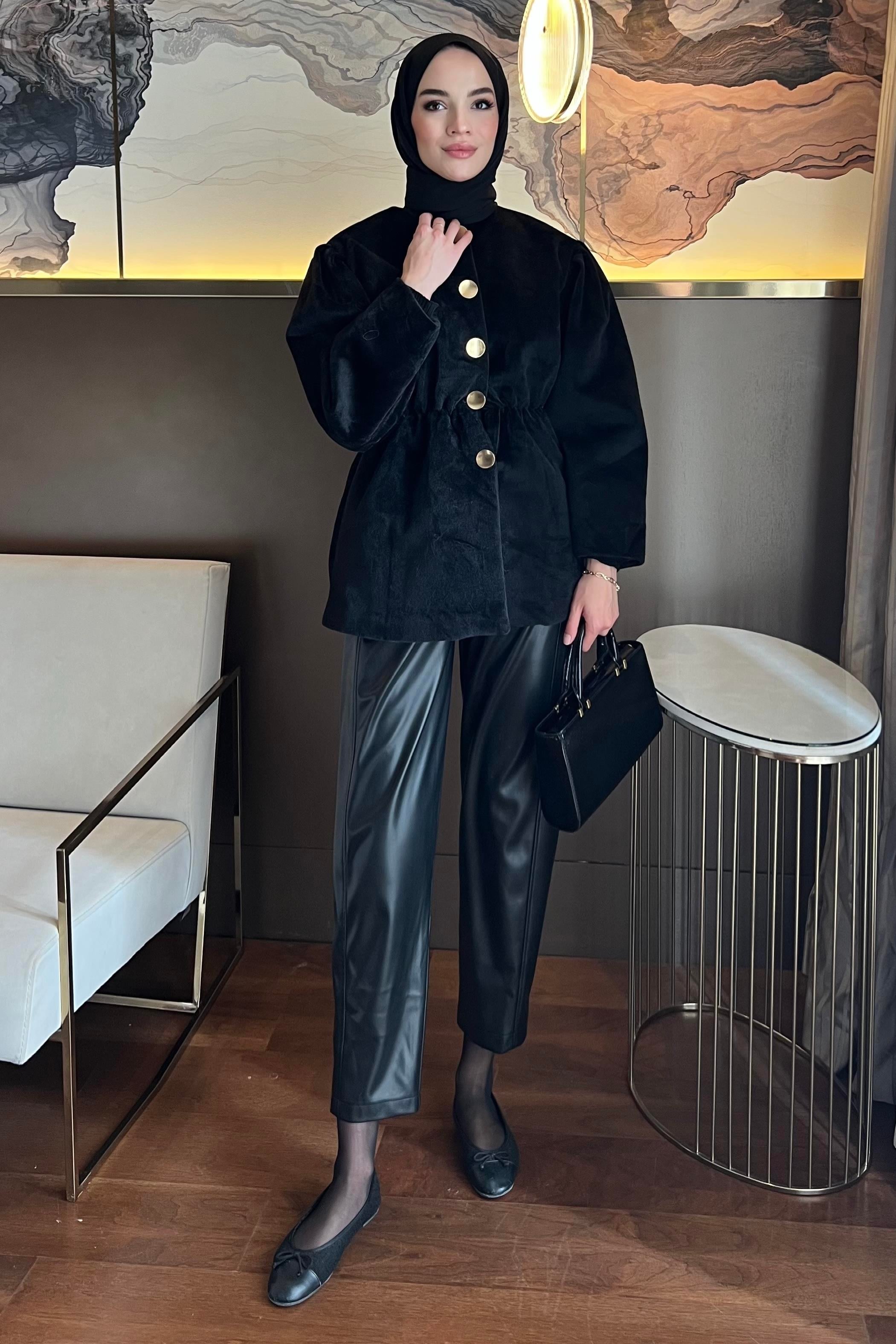 Yumoş Bağcıklı Kaban Siyah