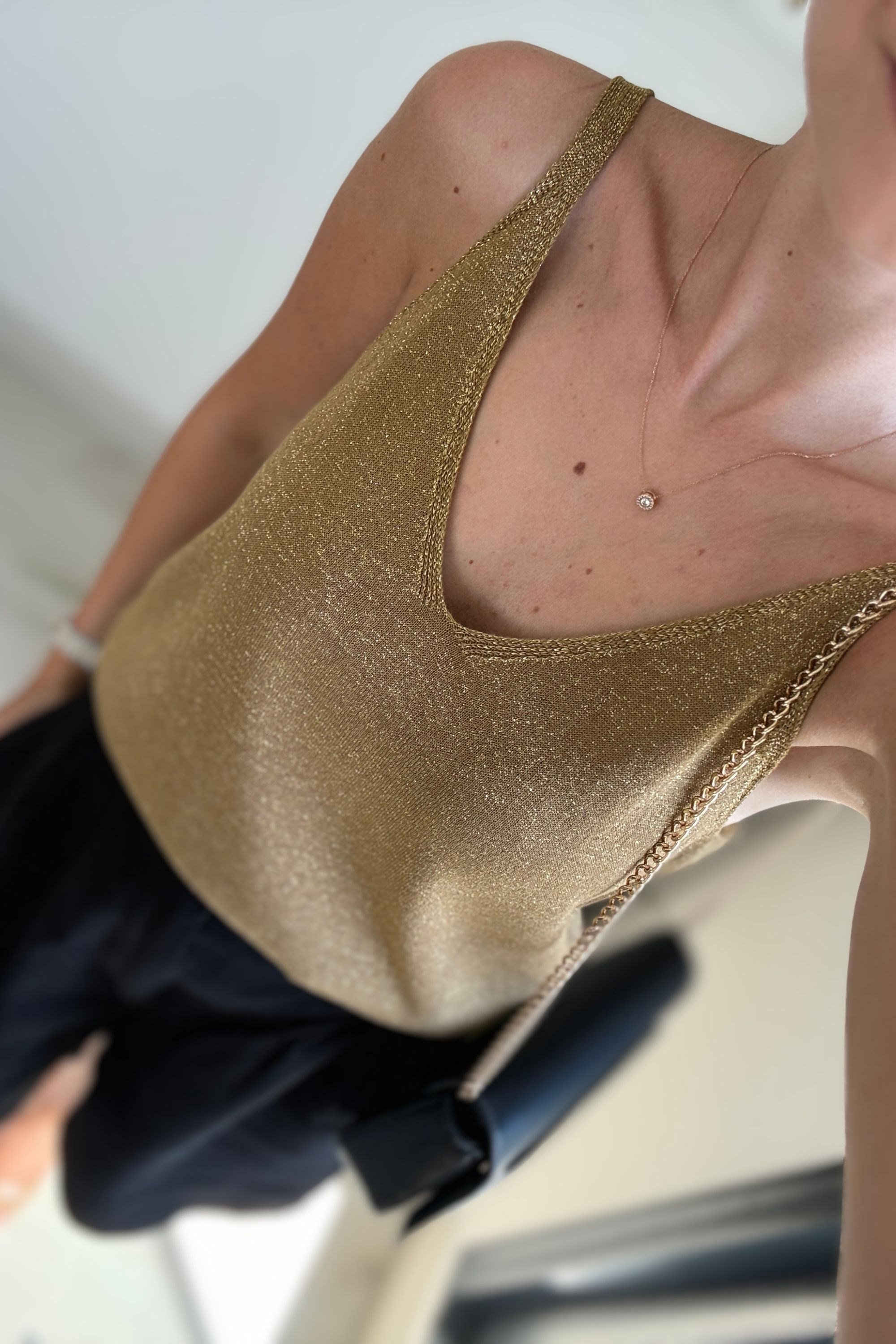  SİMLİ ASKILI BLUZ - GOLD