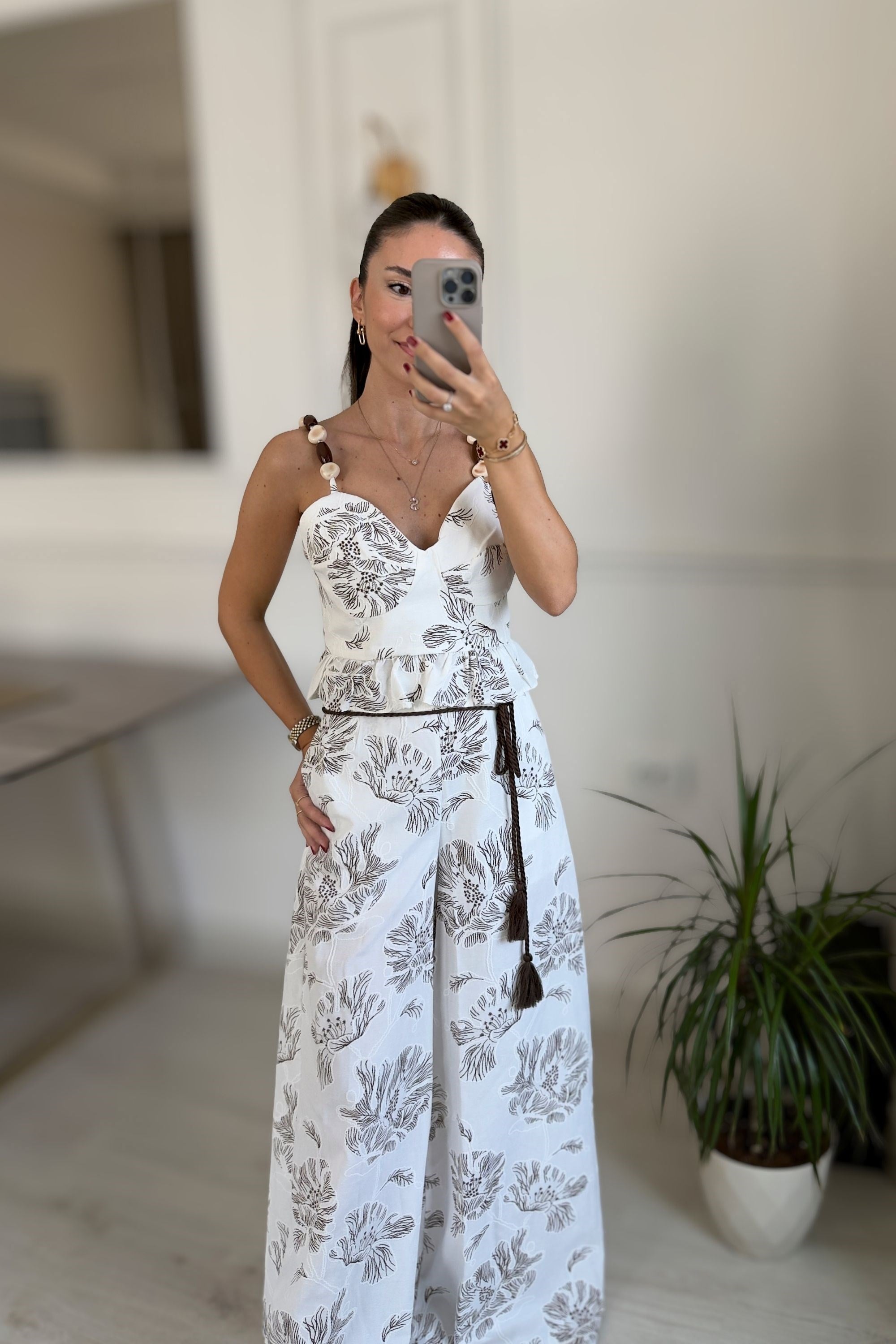DESENLİ TAŞ AKSESUARLI BLUZ PANTOLON TAKIM - BEYAZ KAHVE