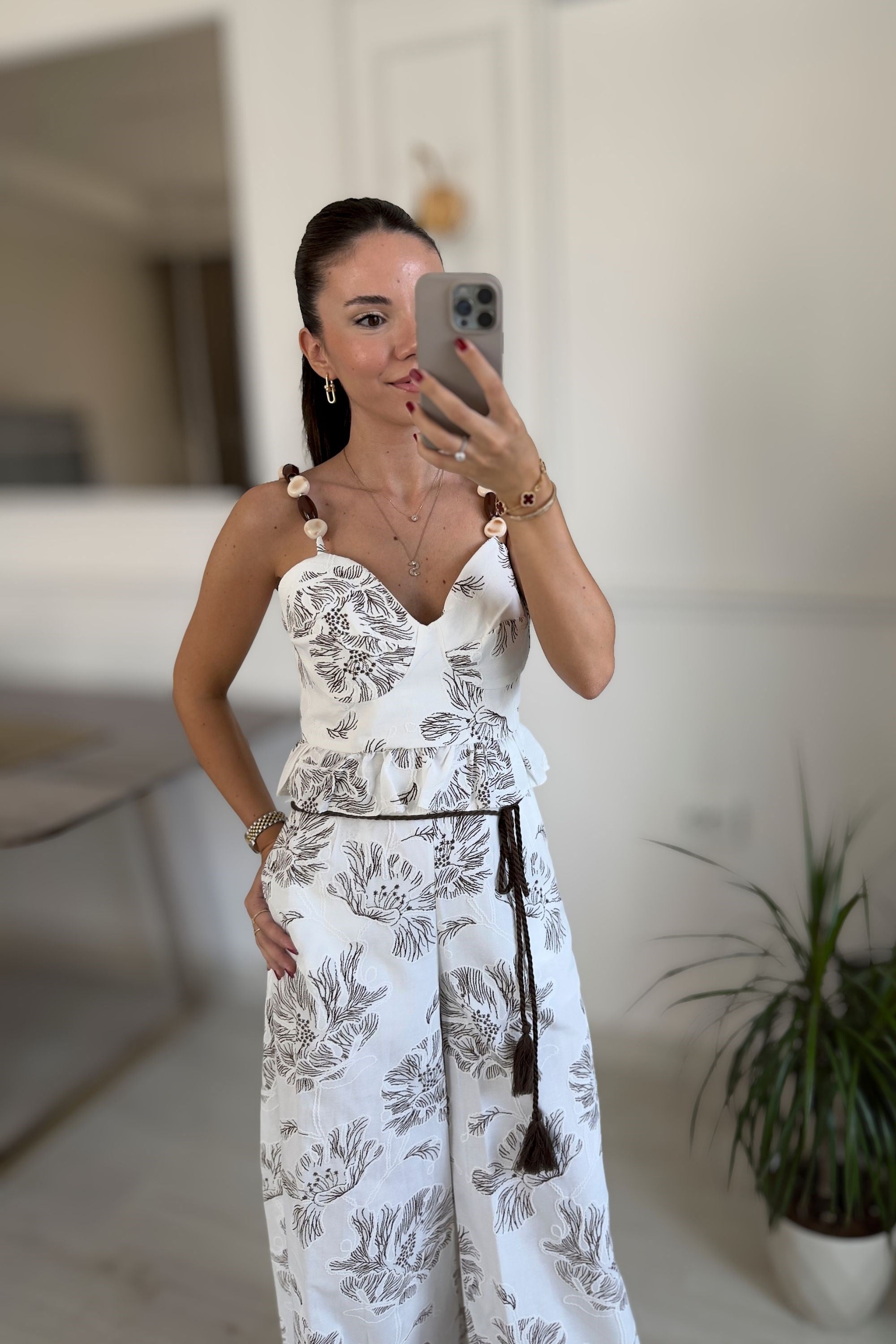 DESENLİ TAŞ AKSESUARLI BLUZ PANTOLON TAKIM - BEYAZ KAHVE