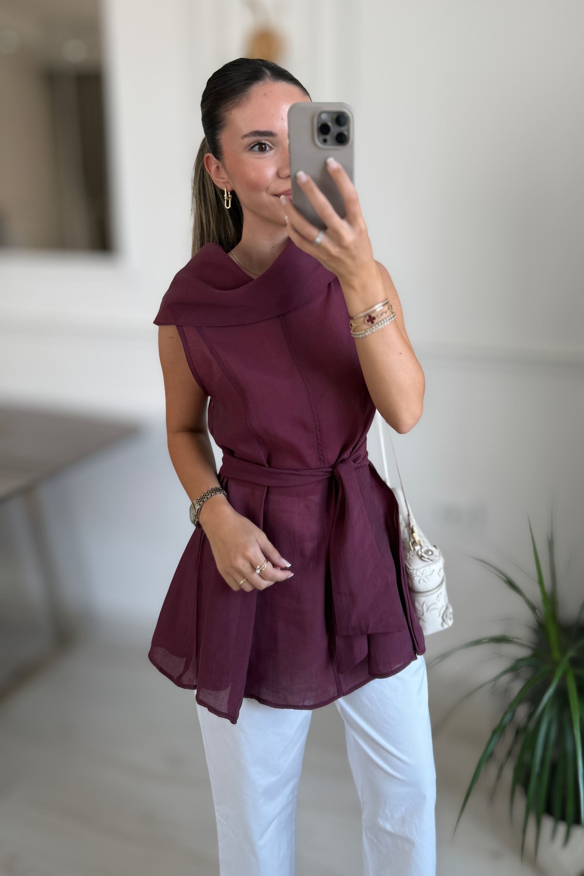 DİK YAKA KUŞAKLI SIFIR KOL BLUZ - BORDO