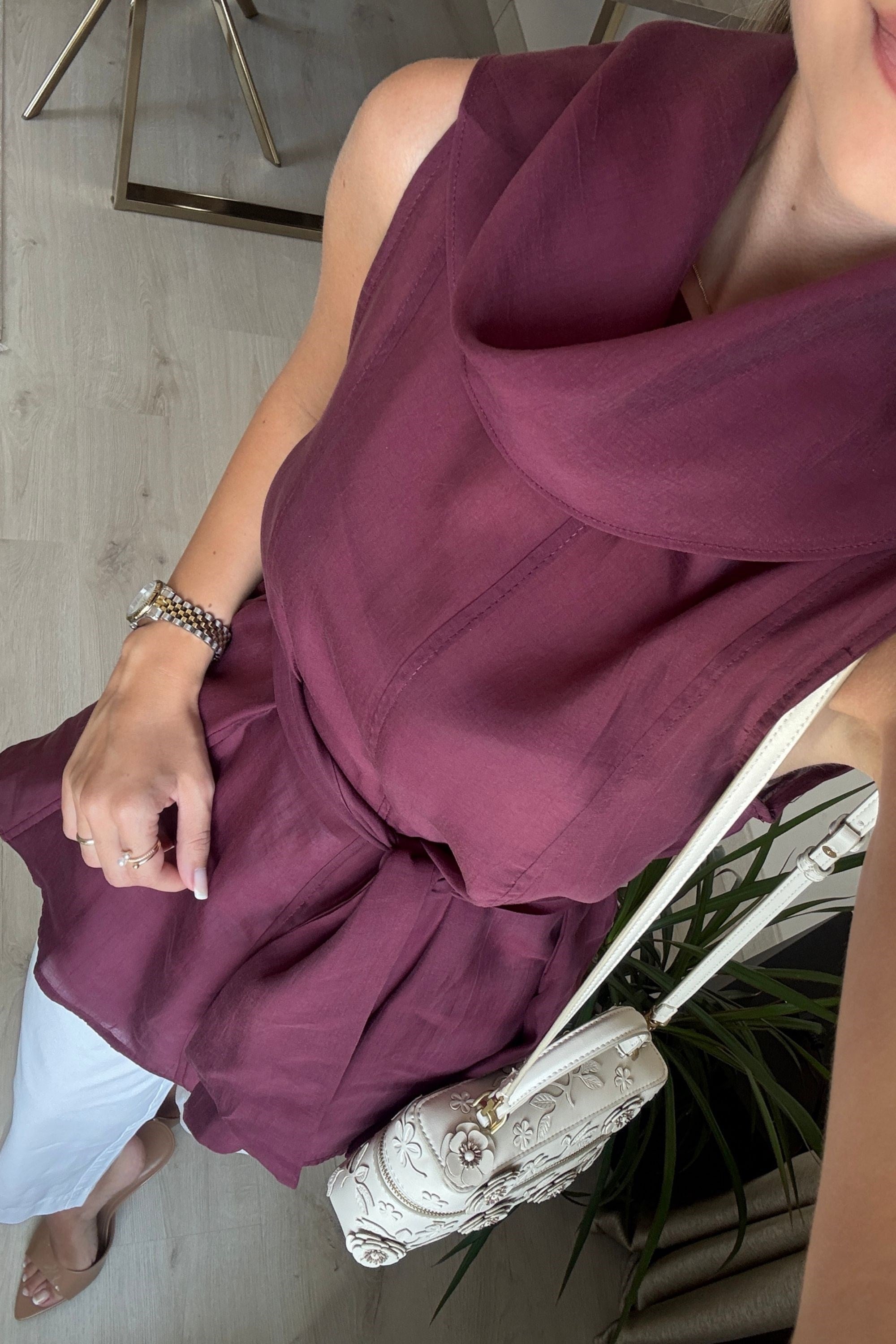 DİK YAKA KUŞAKLI SIFIR KOL BLUZ - BORDO