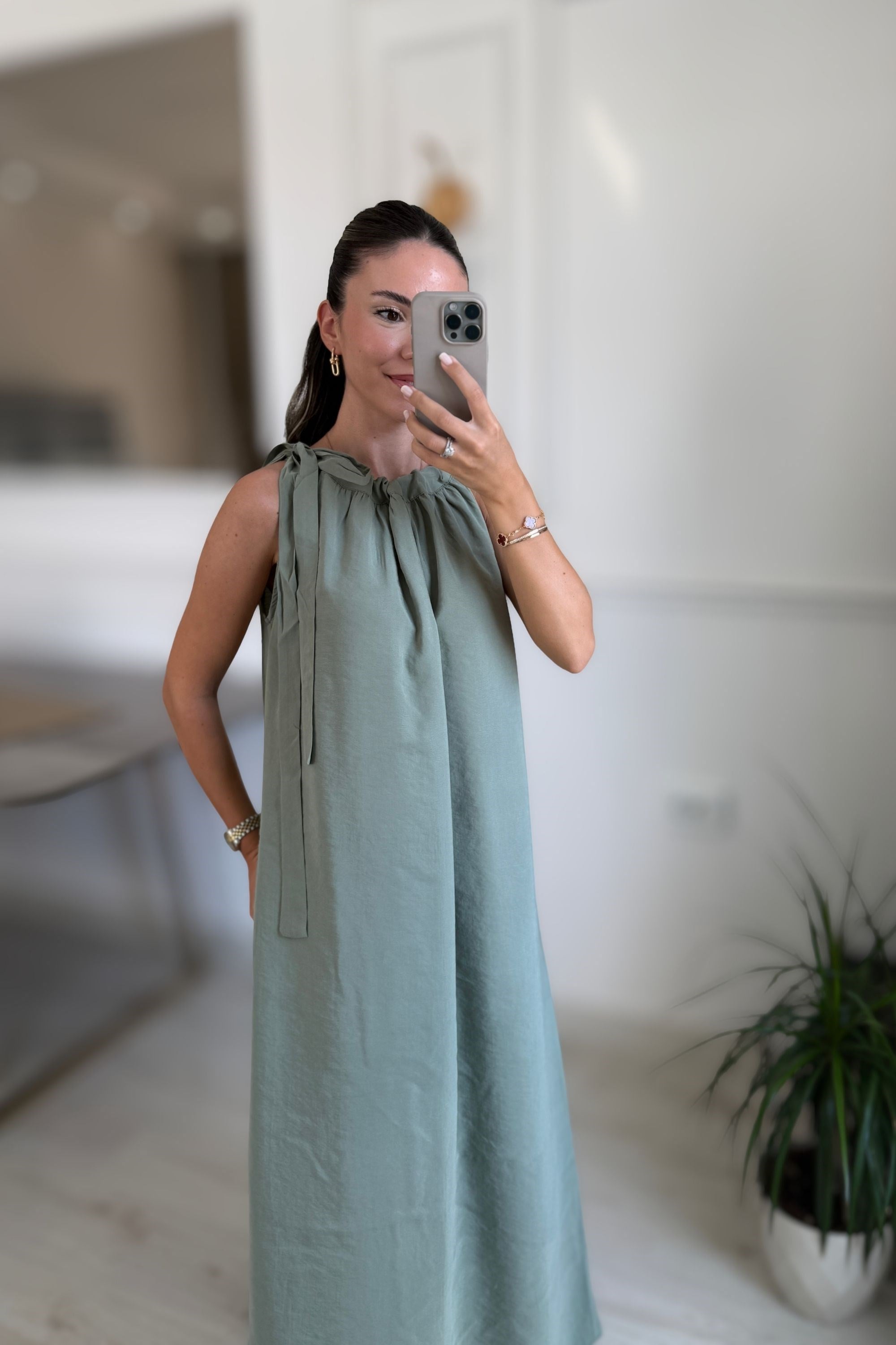OMUZDAN BAĞLAMALI HALTER YAKA ELBİSE - ÇAĞLA YEŞİLİ