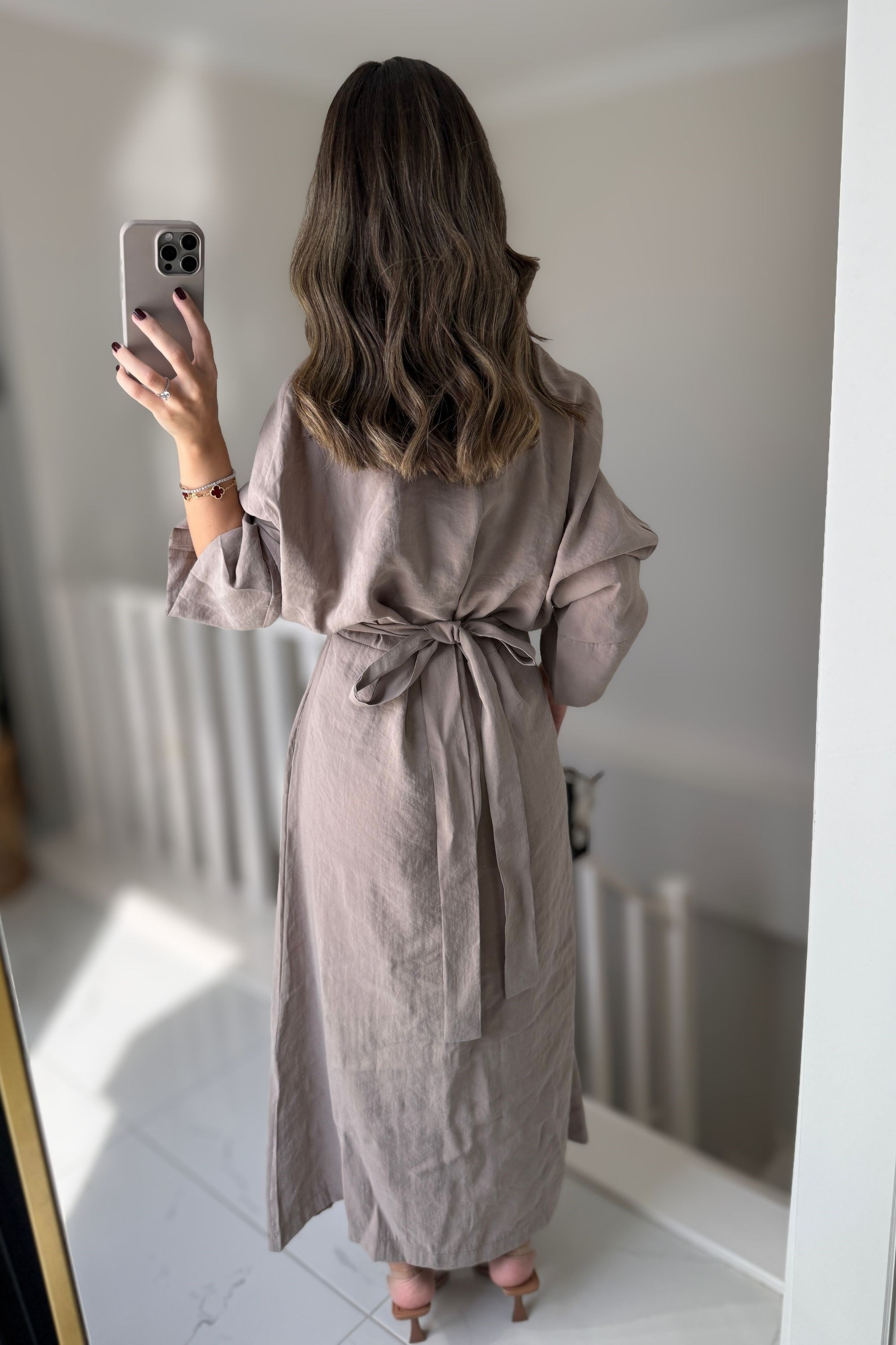 TENSEL KUMAŞ KUŞAKLI ELBİSE - VİZON