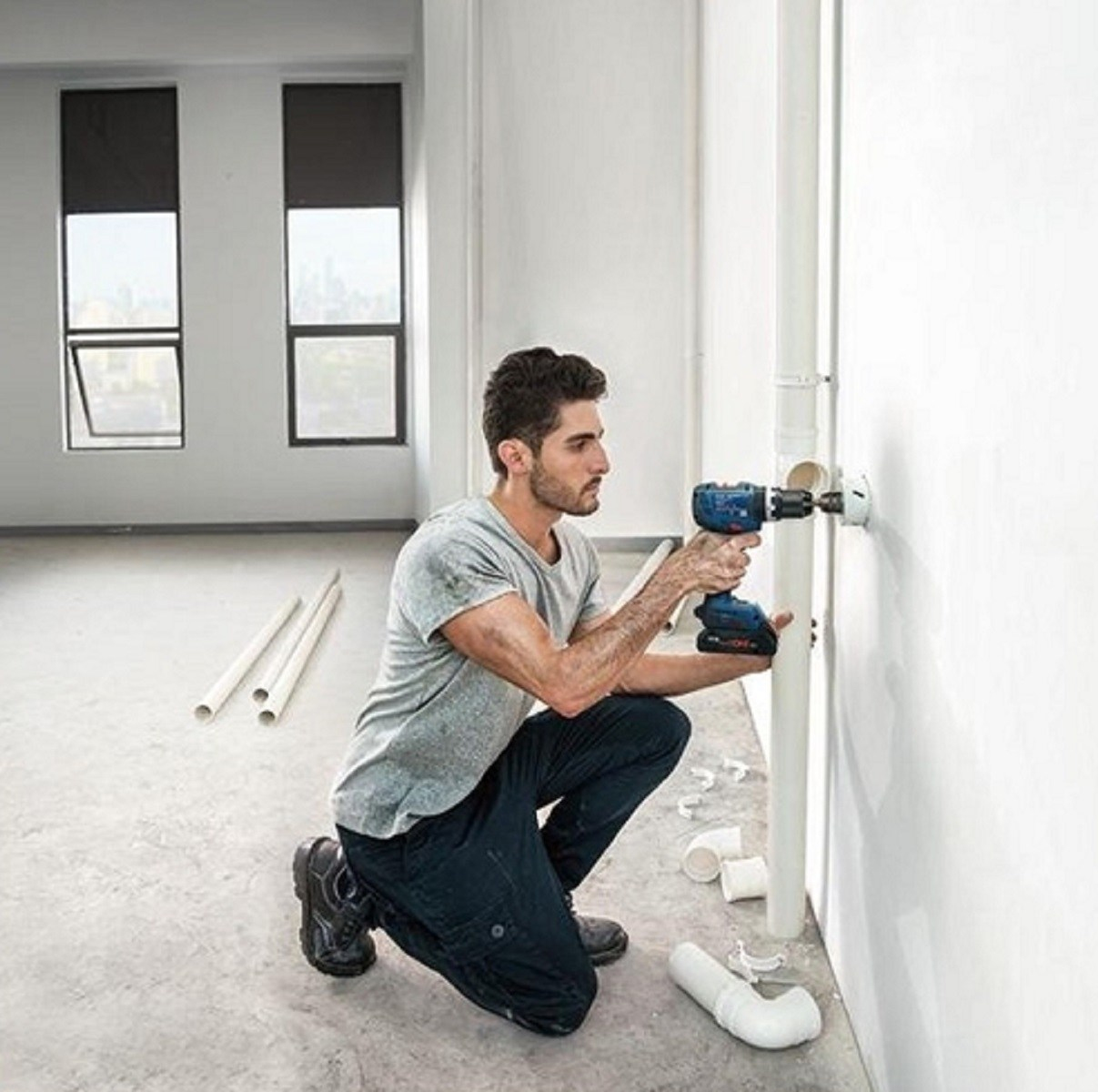 Bosch GSB 18V65 Akülü Vidalama + GWS 18V11 Avuç Taşlama + GBH 18V24 Akülü Kırıcı Delici + 3 Ad 5 Ah Akü + Şarj Cihazı + Kanvas Çanta + El Aletleri