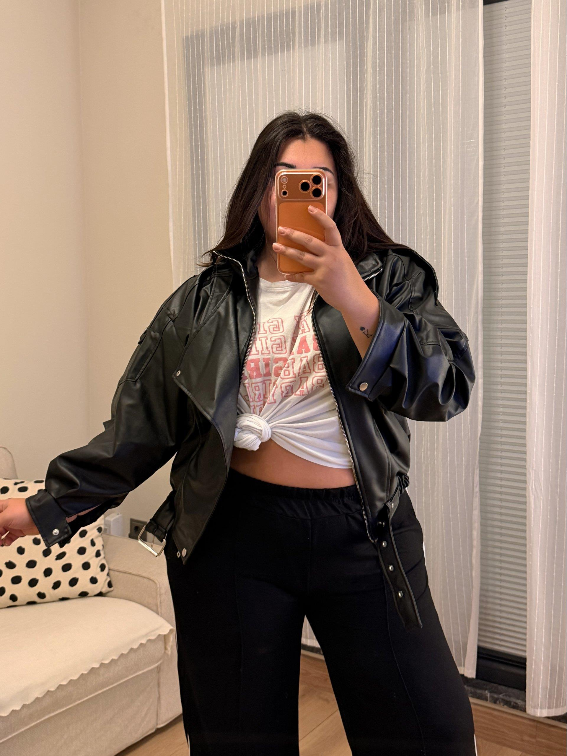 Geniş Kesim Lastik Detaylı Astarlı Deri Ceket - Siyah