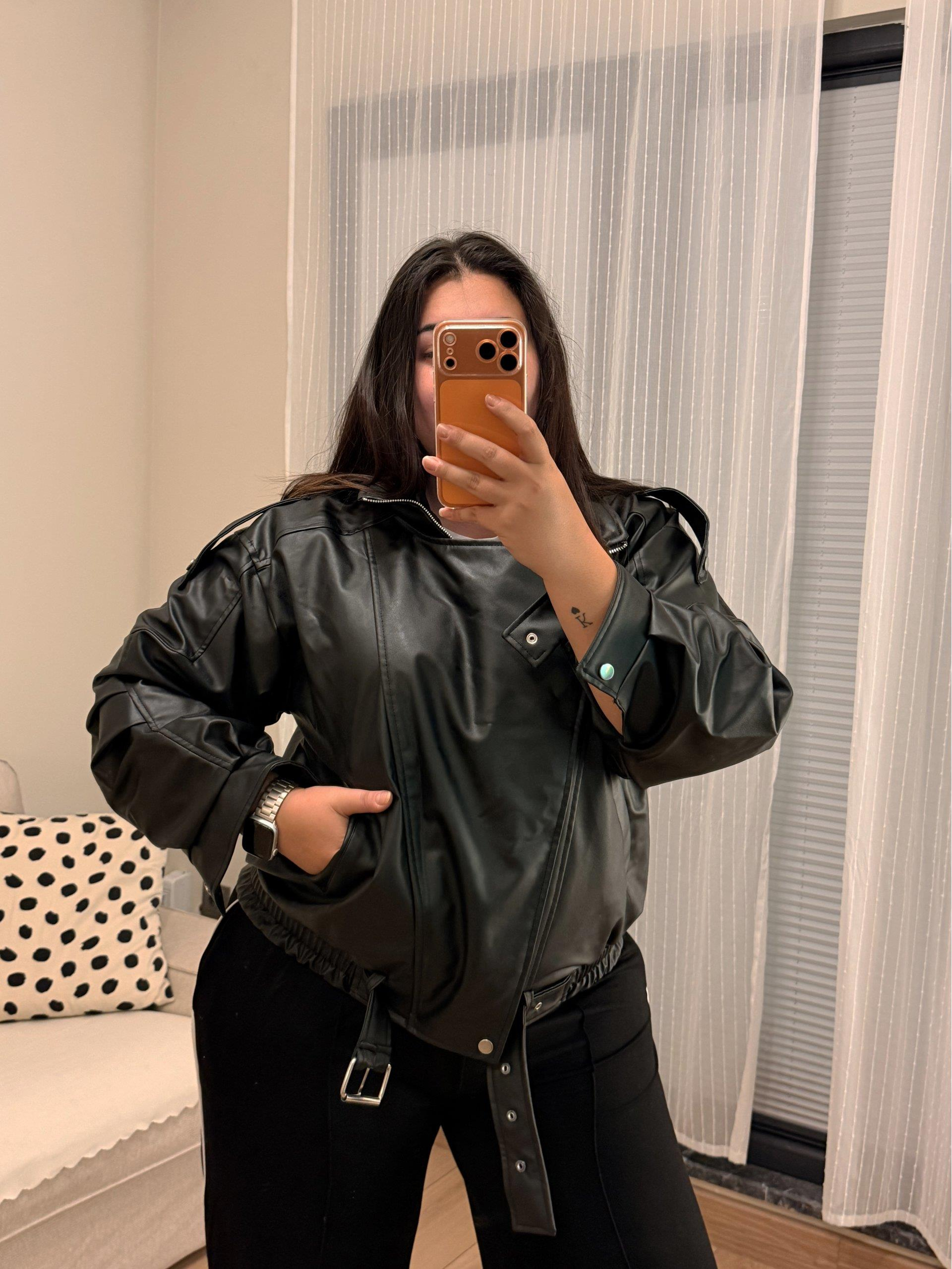 Geniş Kesim Lastik Detaylı Astarlı Deri Ceket - Siyah