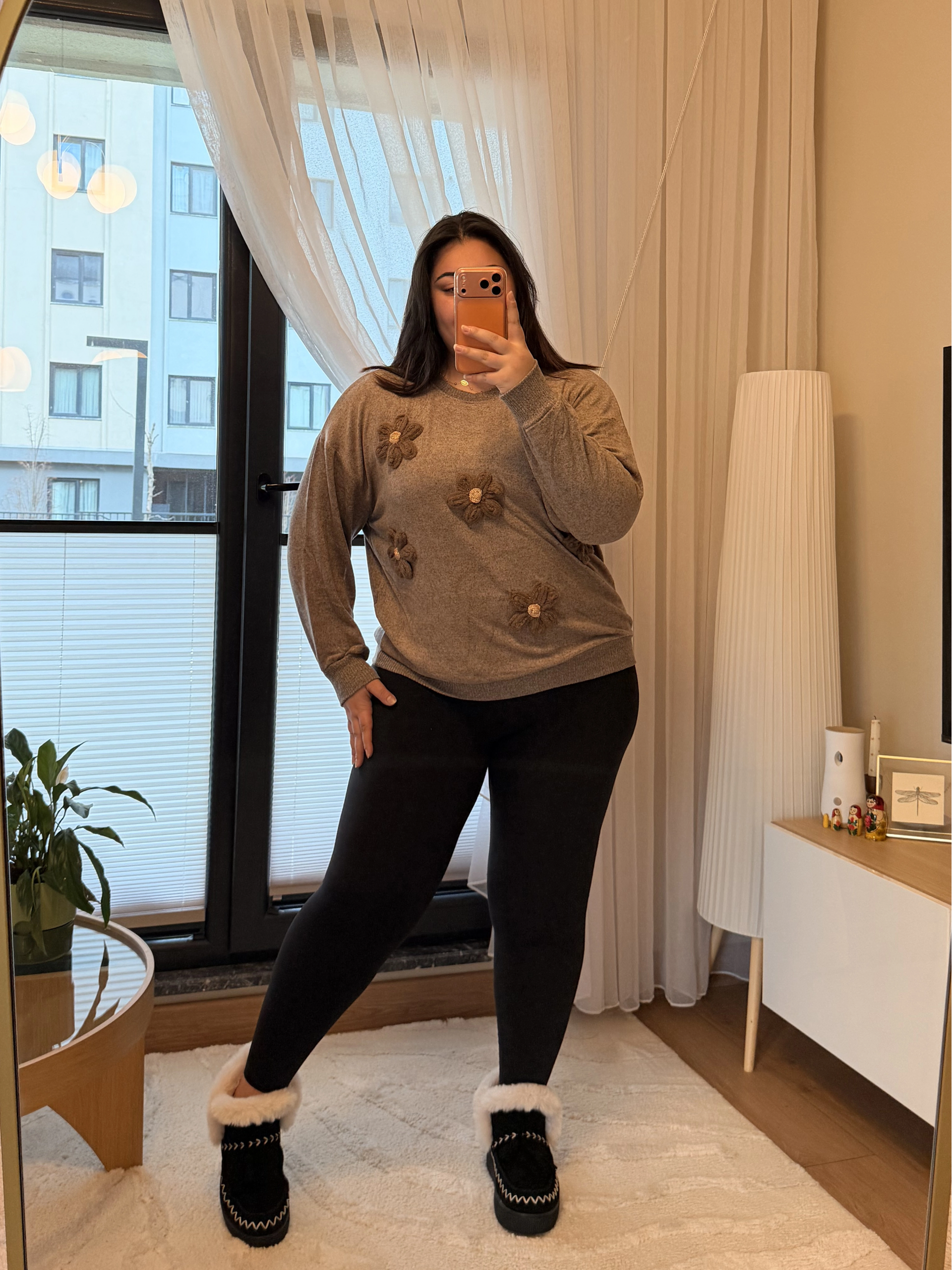 Papatya Detaylı Yumoş Sweat - Kahverengi