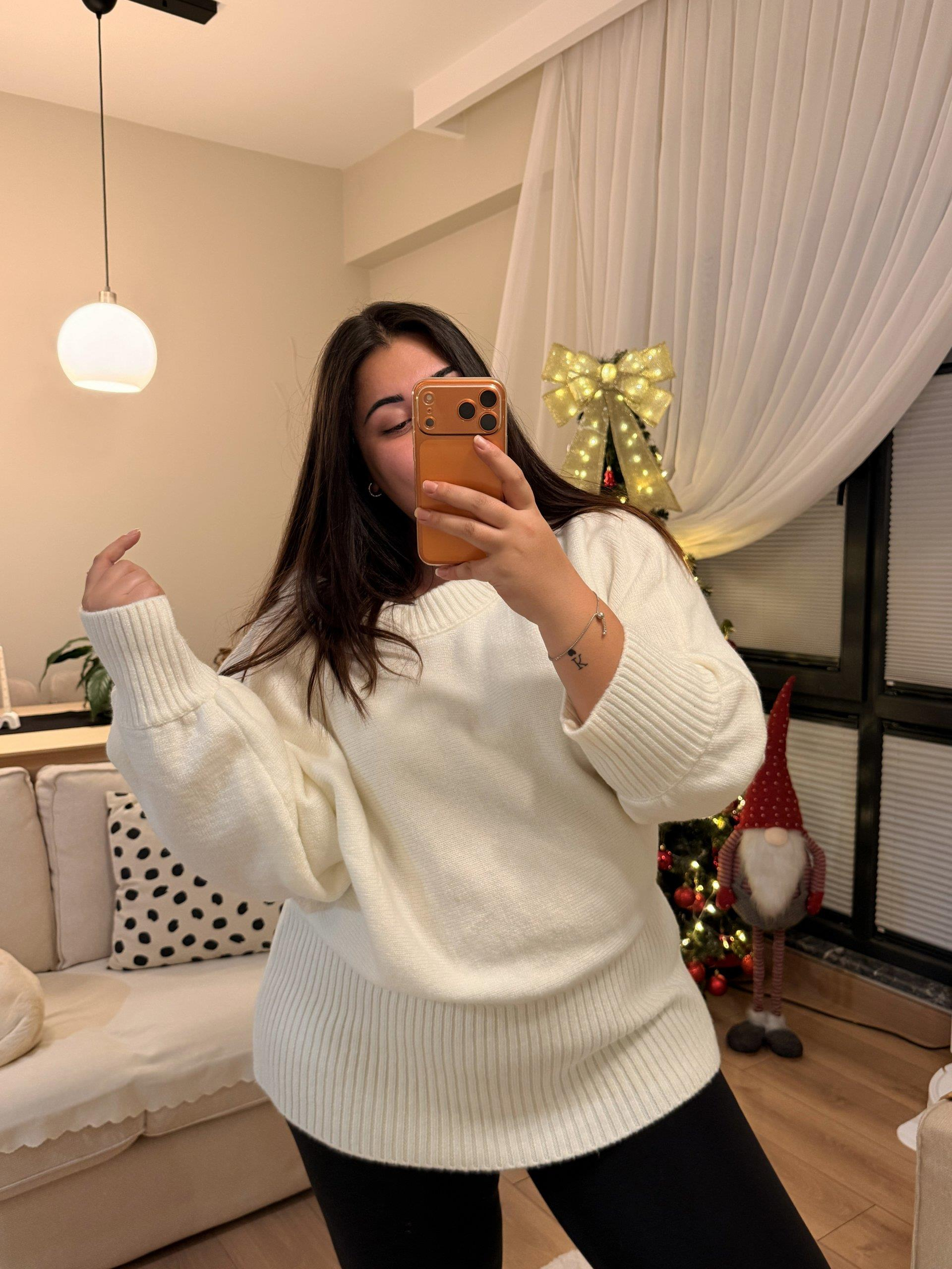 Premium Kayık Yaka Oversize Kazak - Beyaz