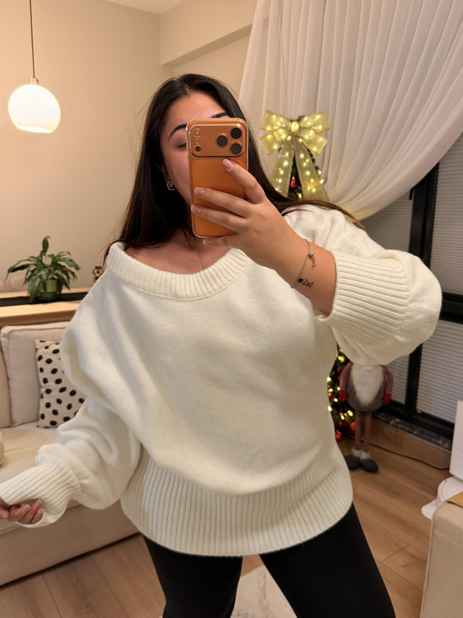 Premium Kayık Yaka Oversize Kazak - Beyaz