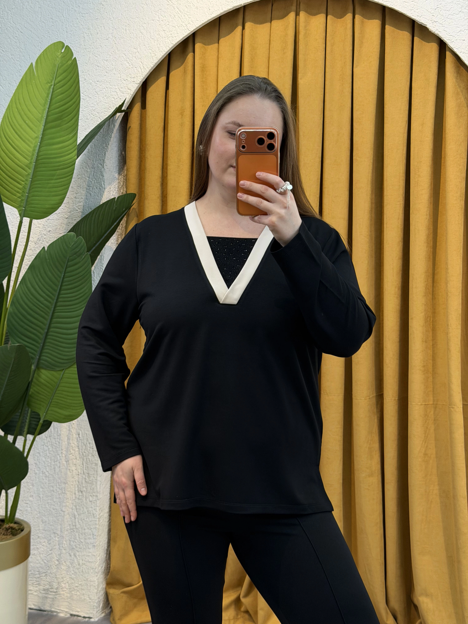 V Yaka Çift Renkli Taşlı Bluz - Siyah