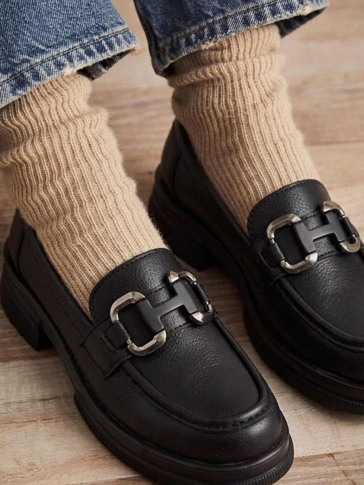 Gümüş Toka Detaylı Loafer Siyah