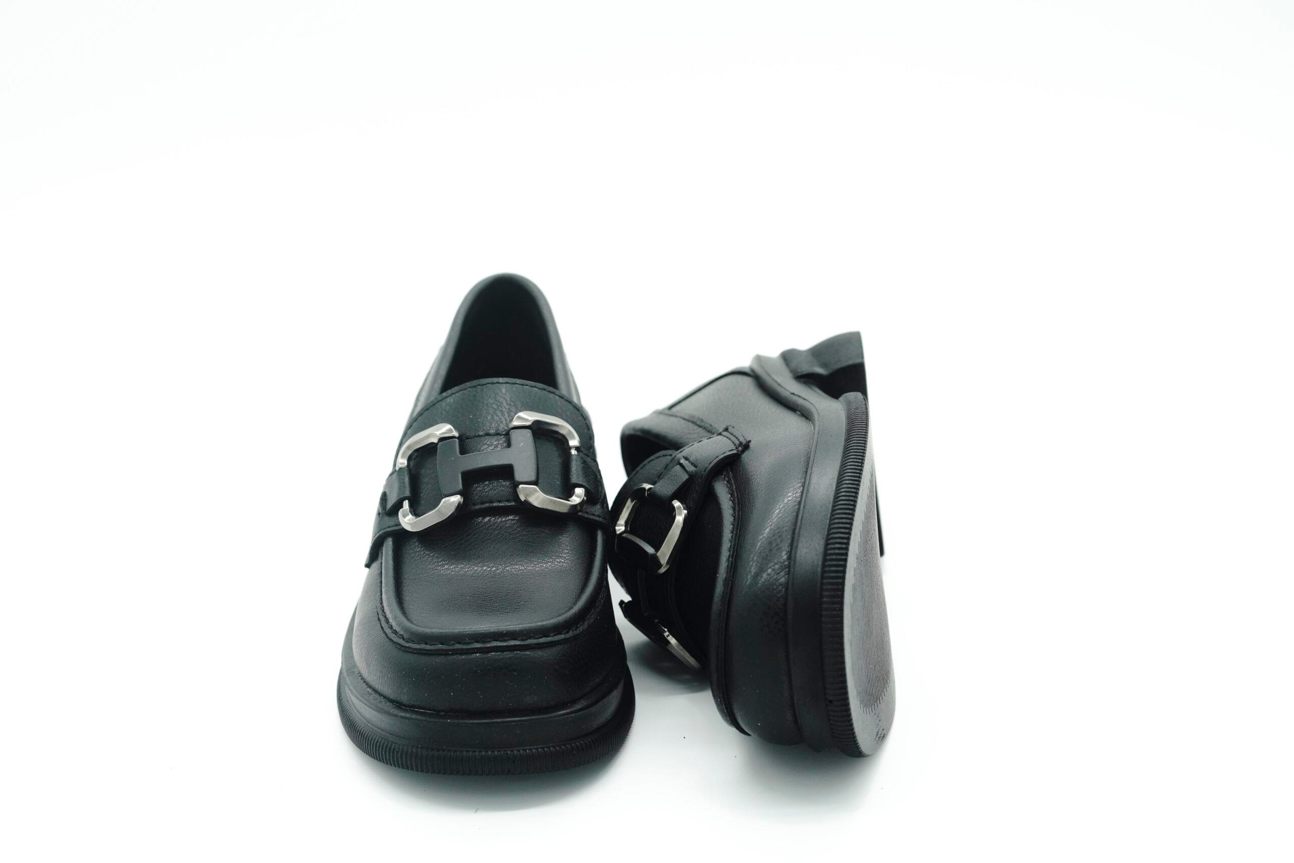 gumus-toka-detayli-loafer-siyah-2-8b6d.jpg